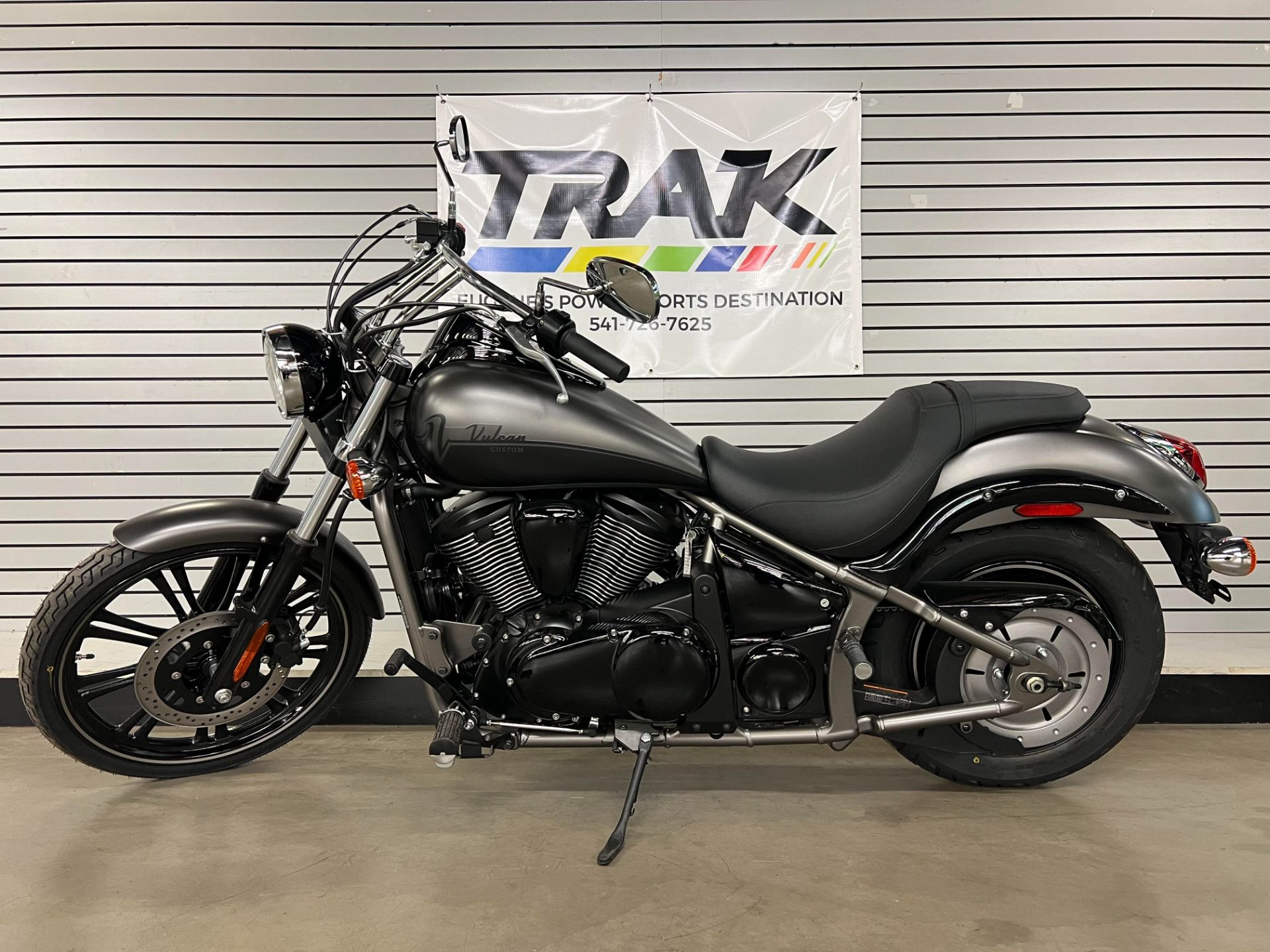 2024 Kawasaki Vulcan 900 Custom in Eugene, Oregon - Photo 2