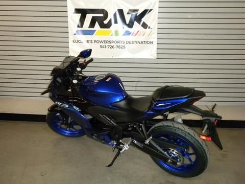 2025 Yamaha YZF-R3 5