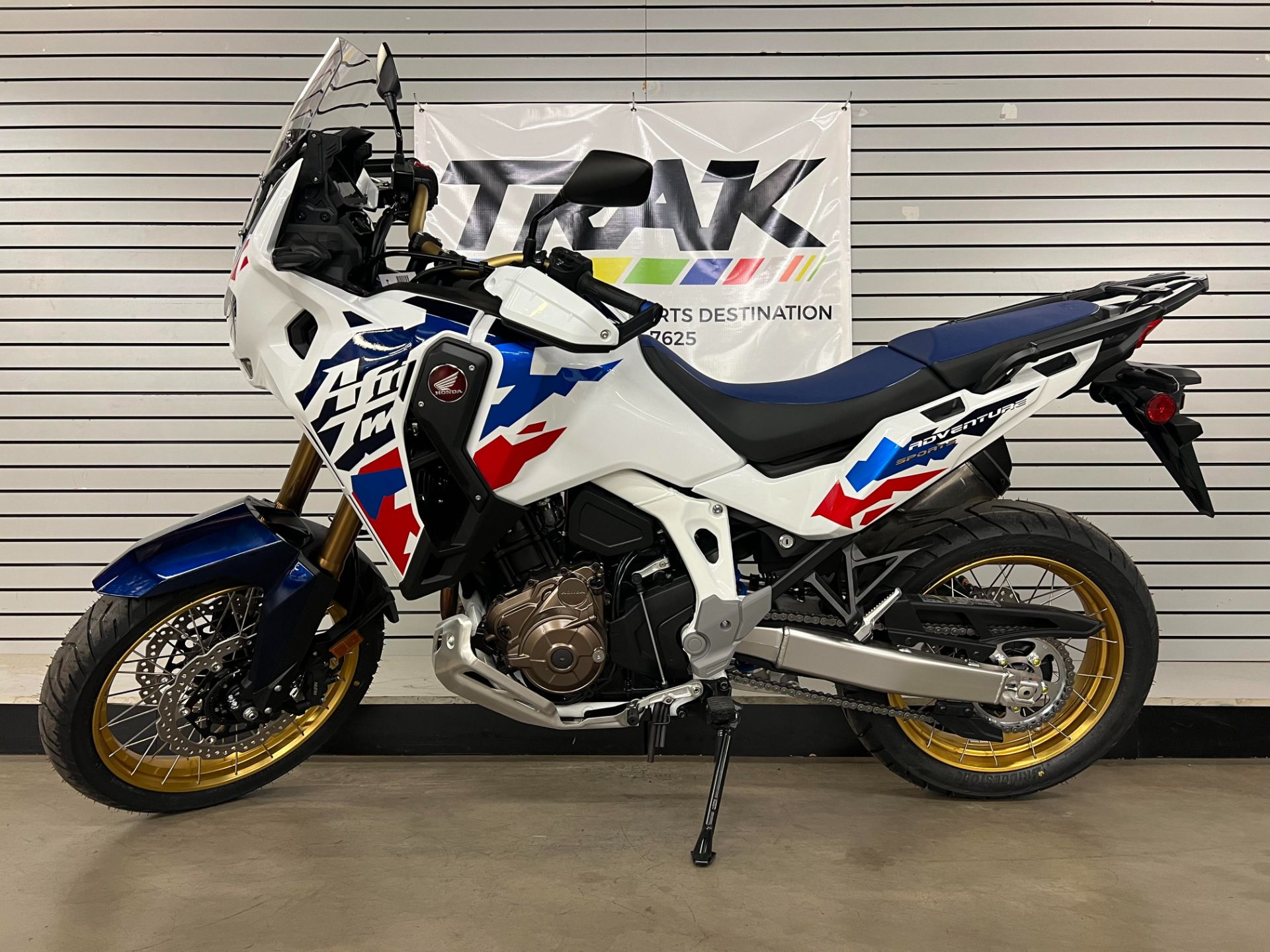 2025 Honda Africa Twin Adventure Sports ES in Eugene, Oregon - Photo 2