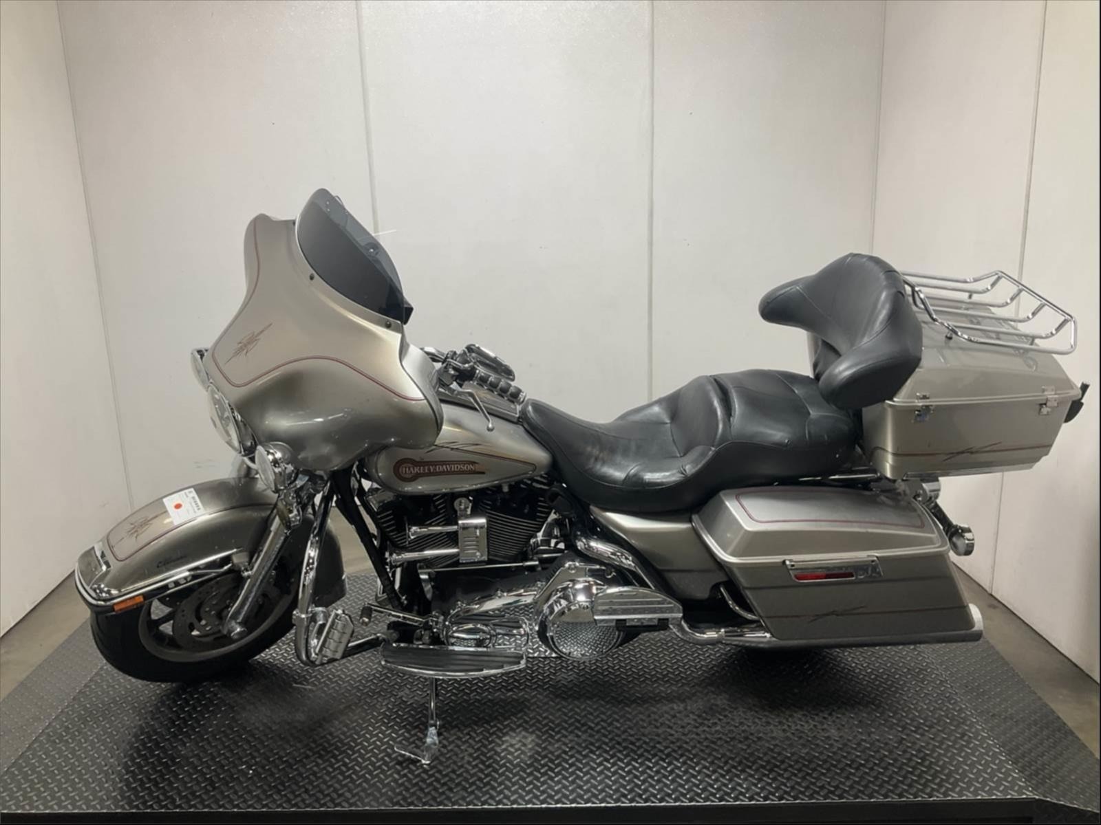 2007 Harley-Davidson FLHTC Electra Glide® Classic 3