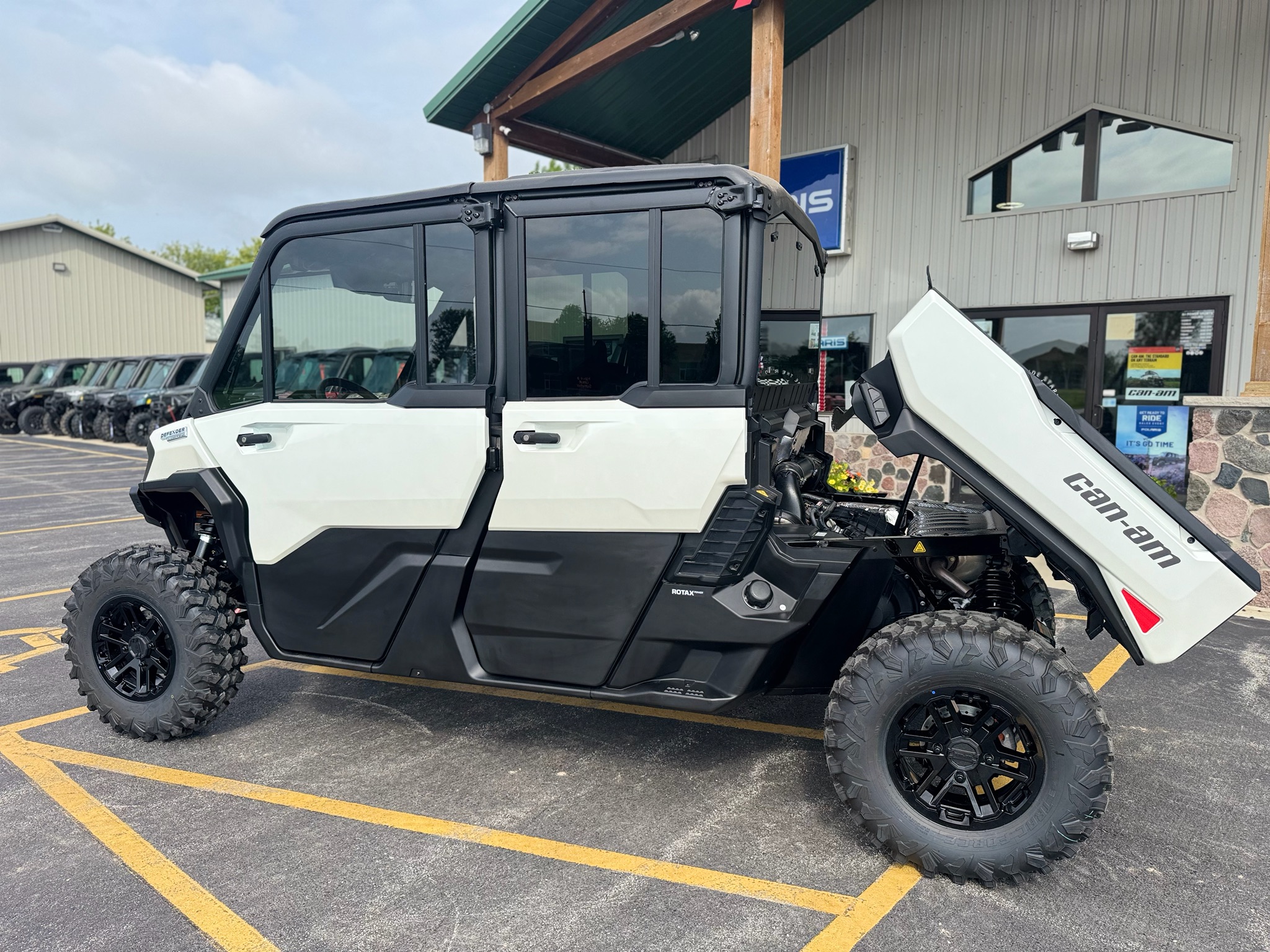 2026 Can-Am™ Defender MAX Limited HD11 8