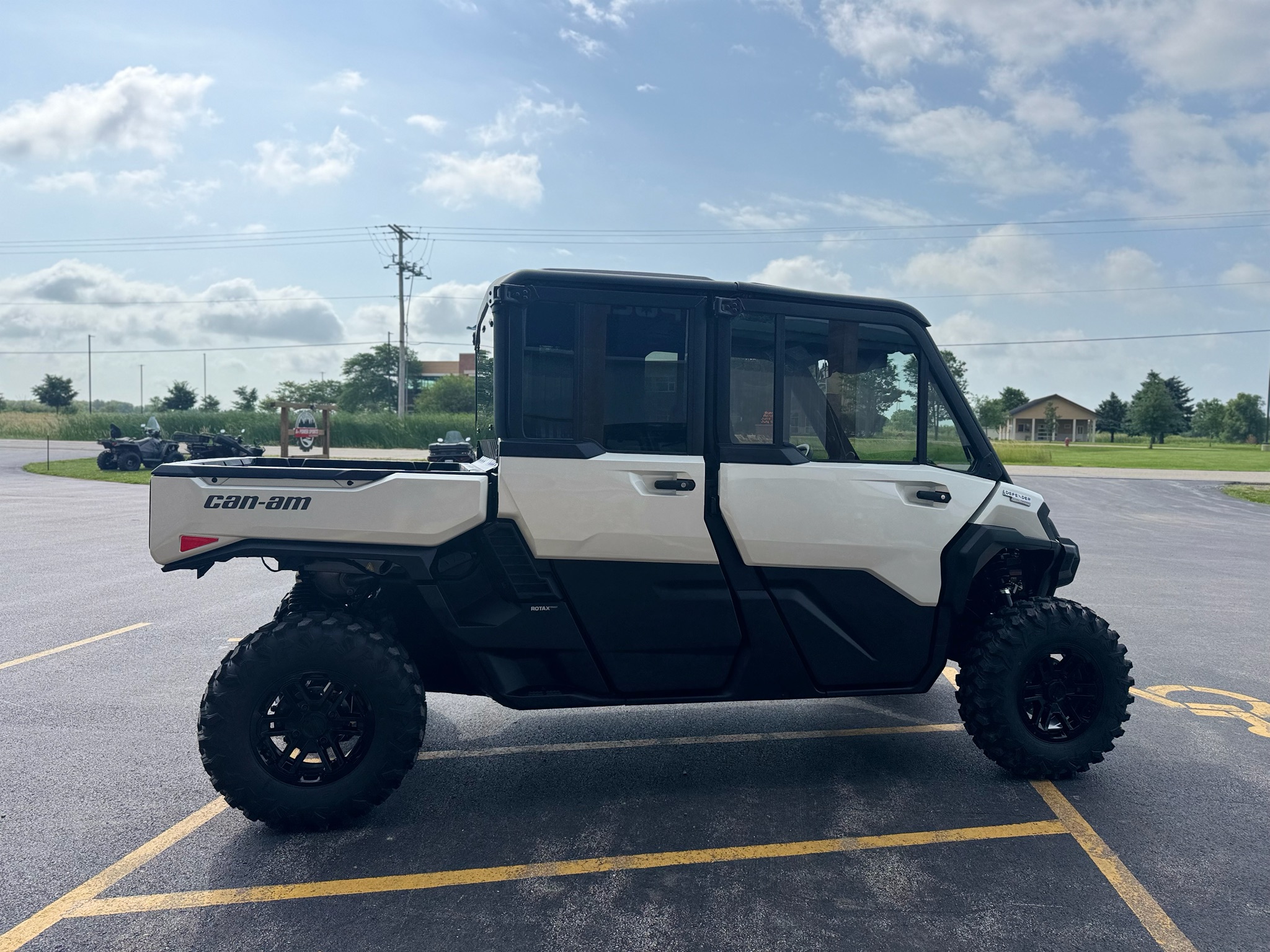 2026 Can-Am™ Defender MAX Limited HD11 5