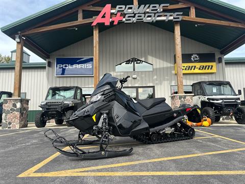 2027 Polaris 850 INDY XC 137 Gloss Black ES