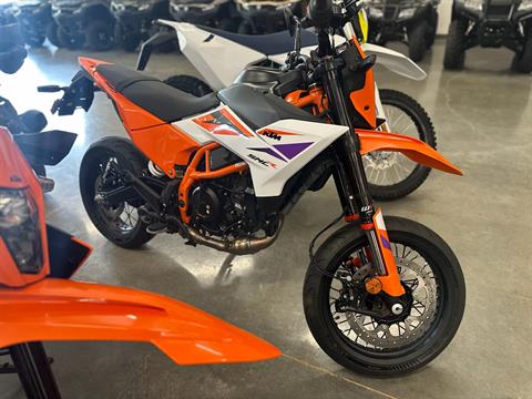 2026 KTM 390 SMC R