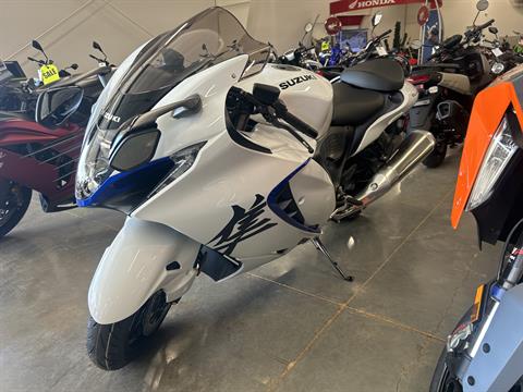 New 2026 Suzuki Hayabusa Pearl Vigor Blue / Pearl Brilliant White