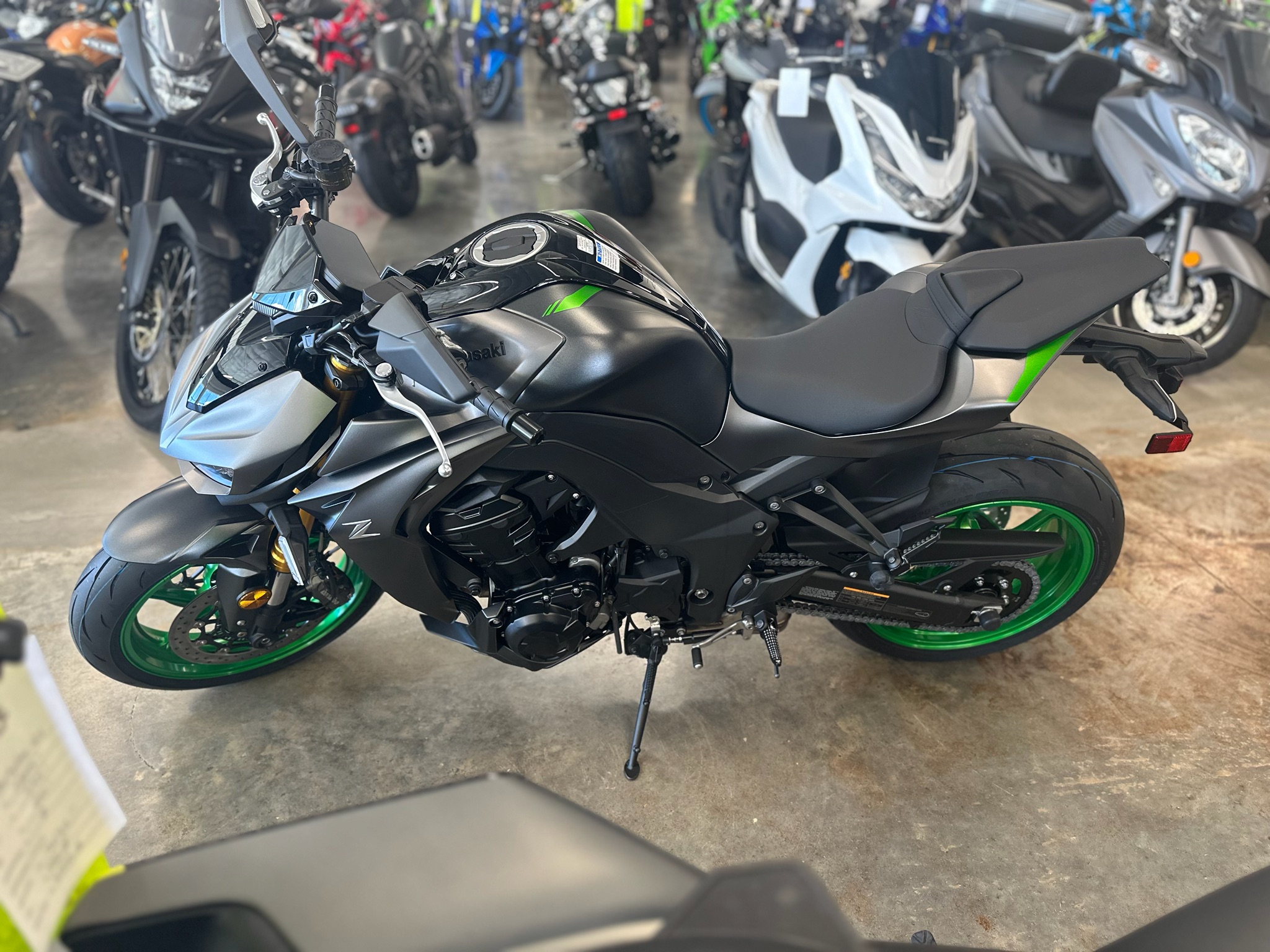 2026 Kawasaki Z1100 SE ABS 3