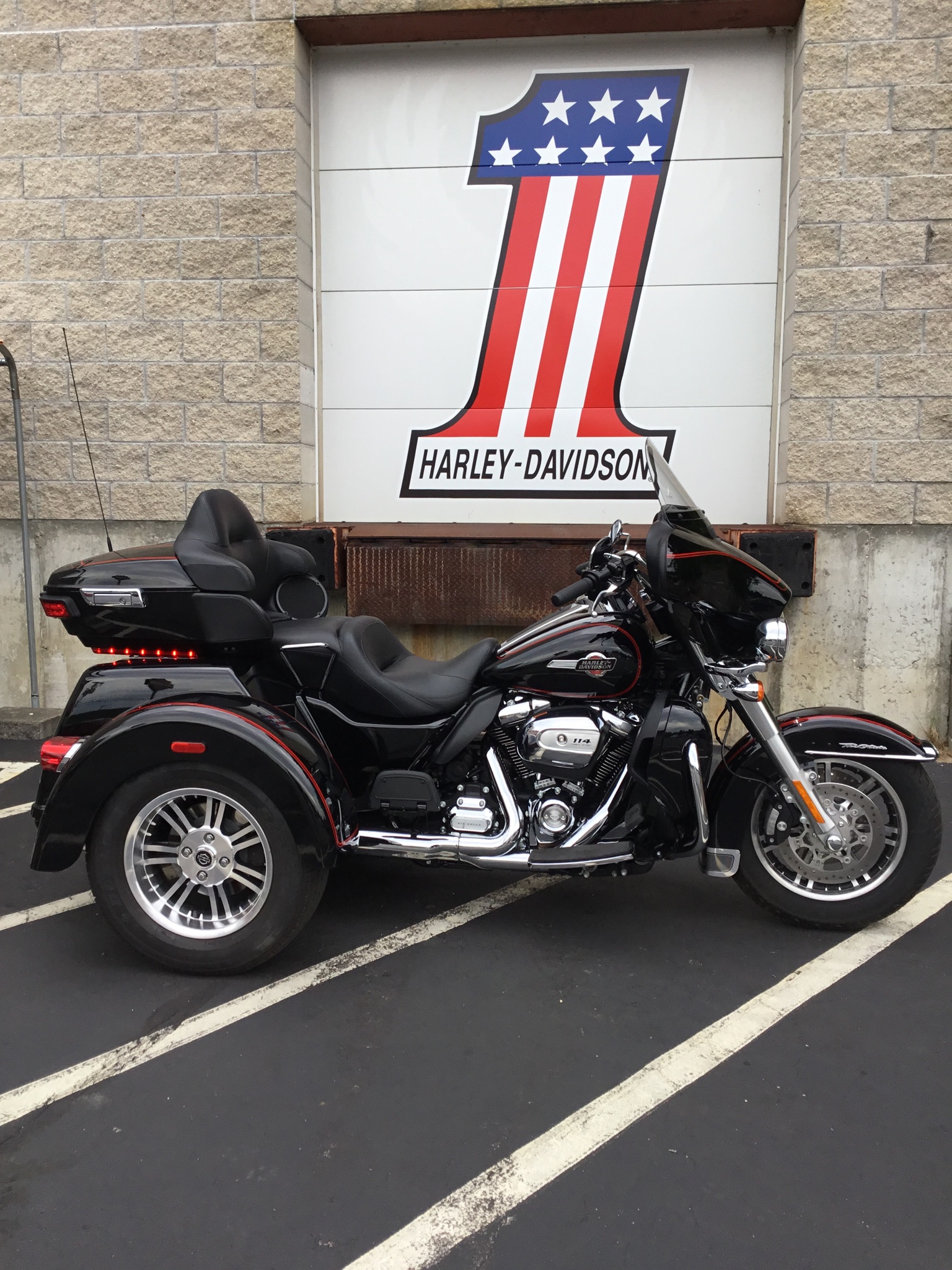 2024 Harley-Davidson Tri Glide® Ultra 1