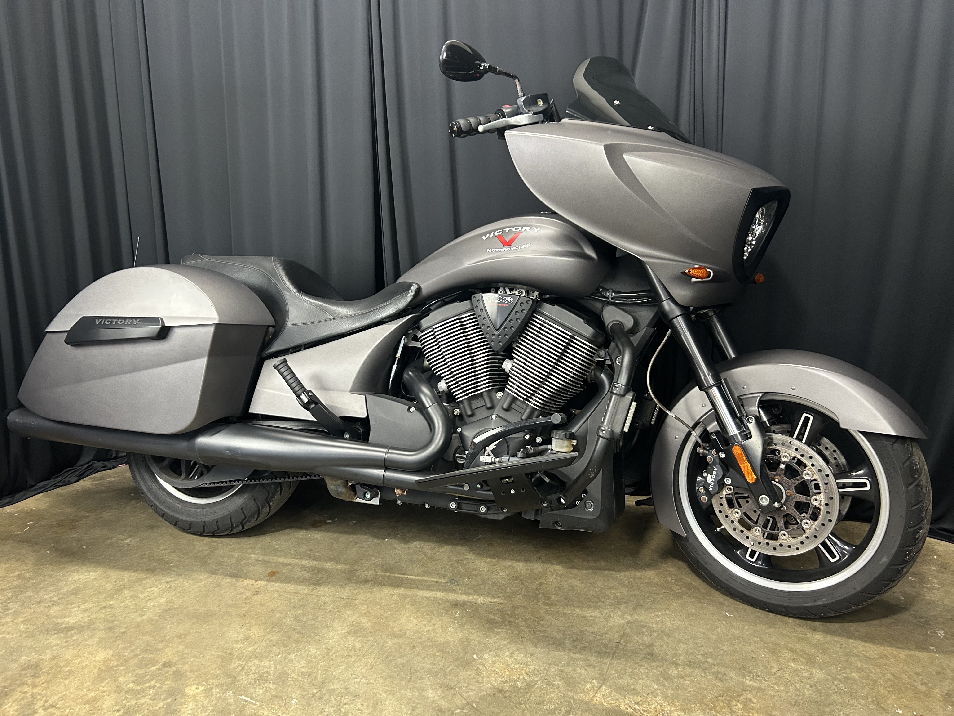 MOTIF V  スチールグレー Used 2016 Victory Cross Country, Gaithersburg MD | Specs, Price