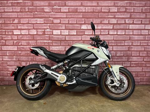 グラフィックカスタム完成品　Sex Drugs Mmotorcycle 02 グラフィックカスタム完成品 Sex Drugs Mmotorcycle 02 - メルカリ