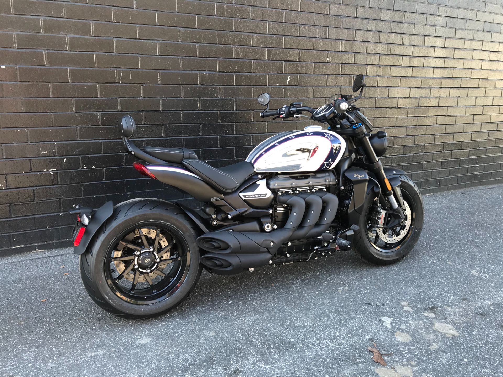 ストーム　レヴェルアップ　15ポンド3オンス　新品 New 2025 Triumph Rocket 3 Storm R Evel Knievel Limited Edition