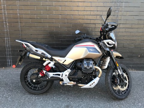 2025 Moto Guzzi V85 TT Travel — photo 1 of 6