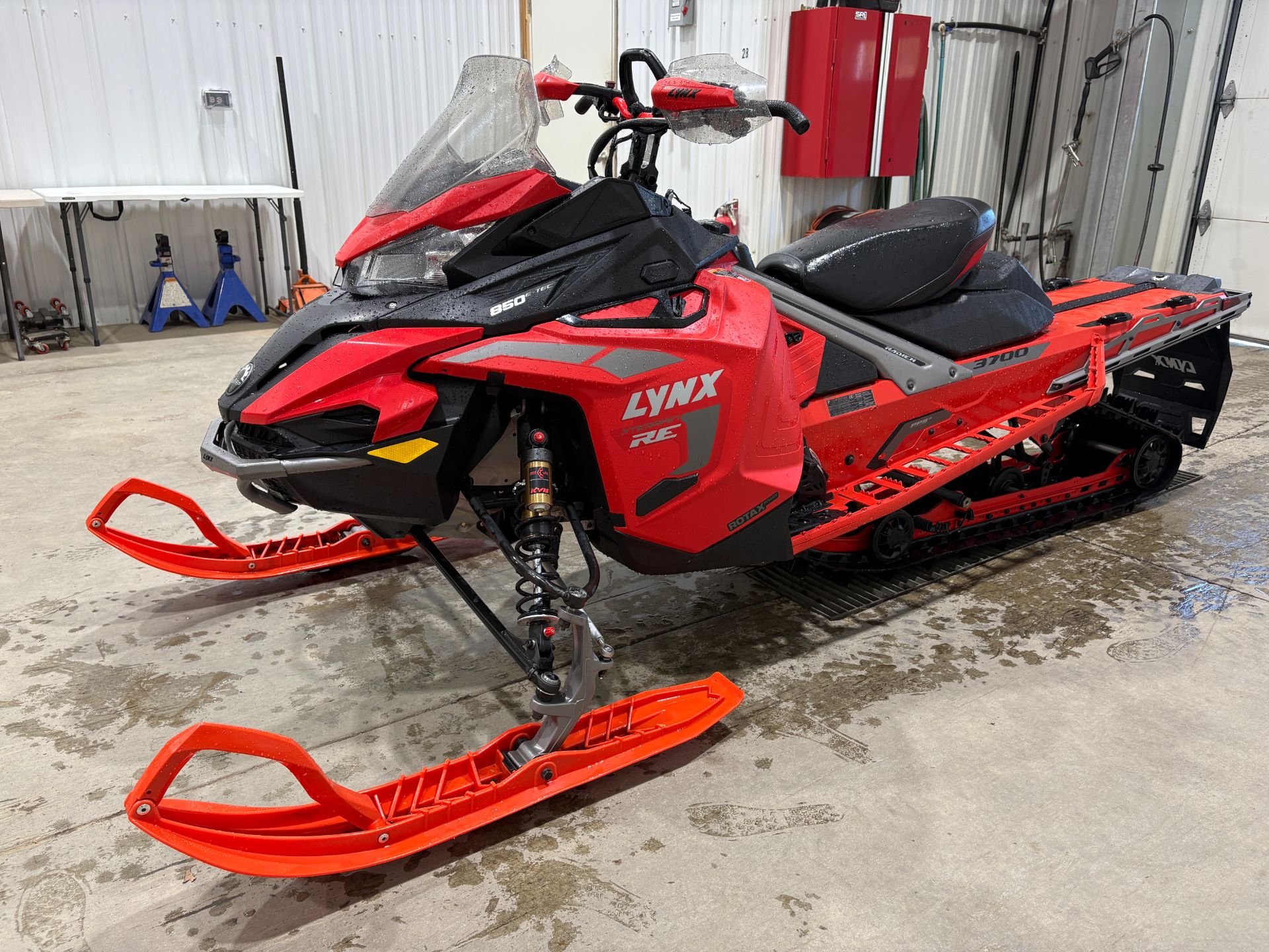Lynx赤 Used 2023 LYNX Xterrain RE 850 E-TEC PowderMax 2.0 M.S./E.S.