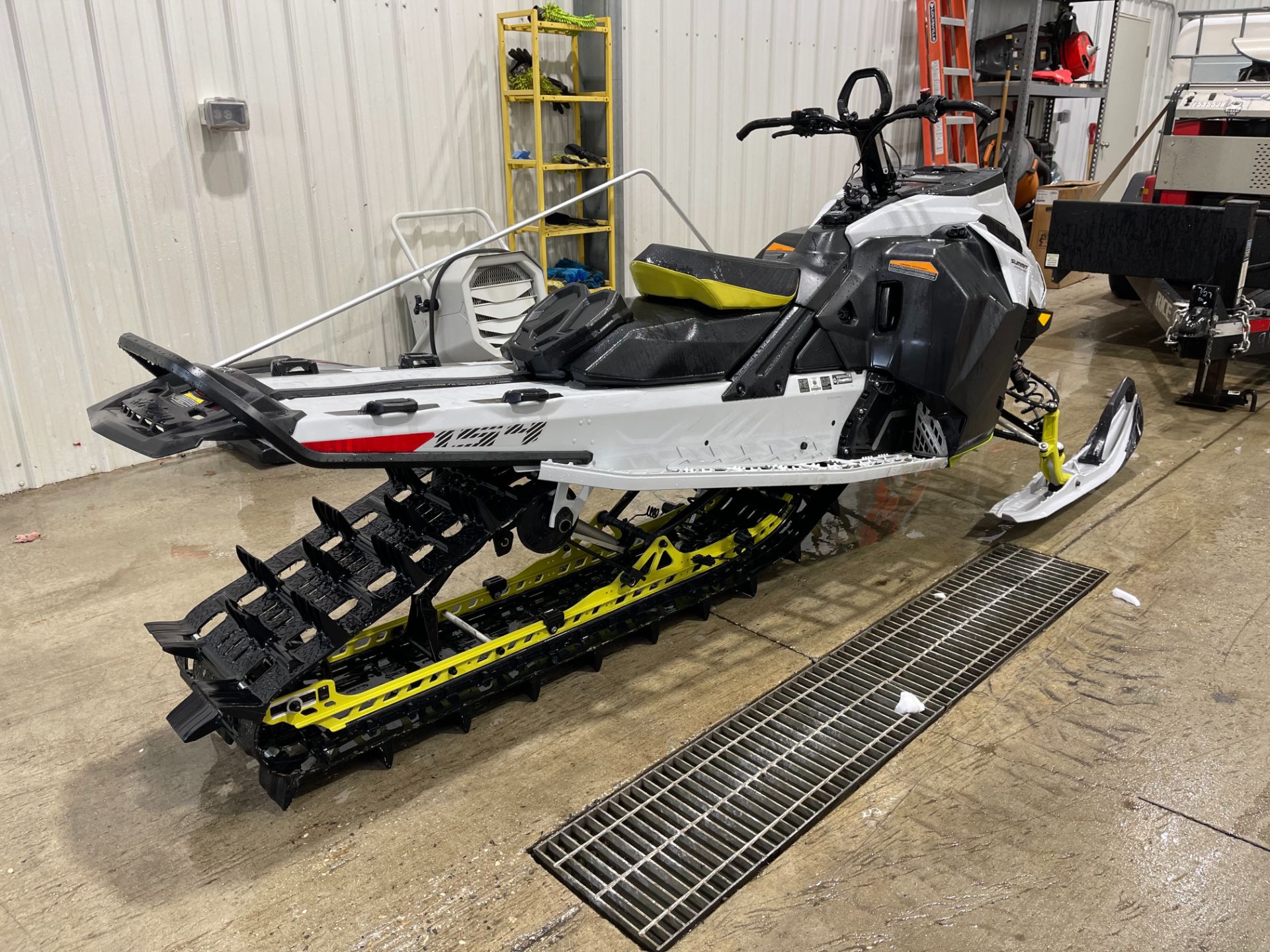 Used 2025 Ski-Doo Summit Adrenaline w/ Edge Package 154 850 E-TEC