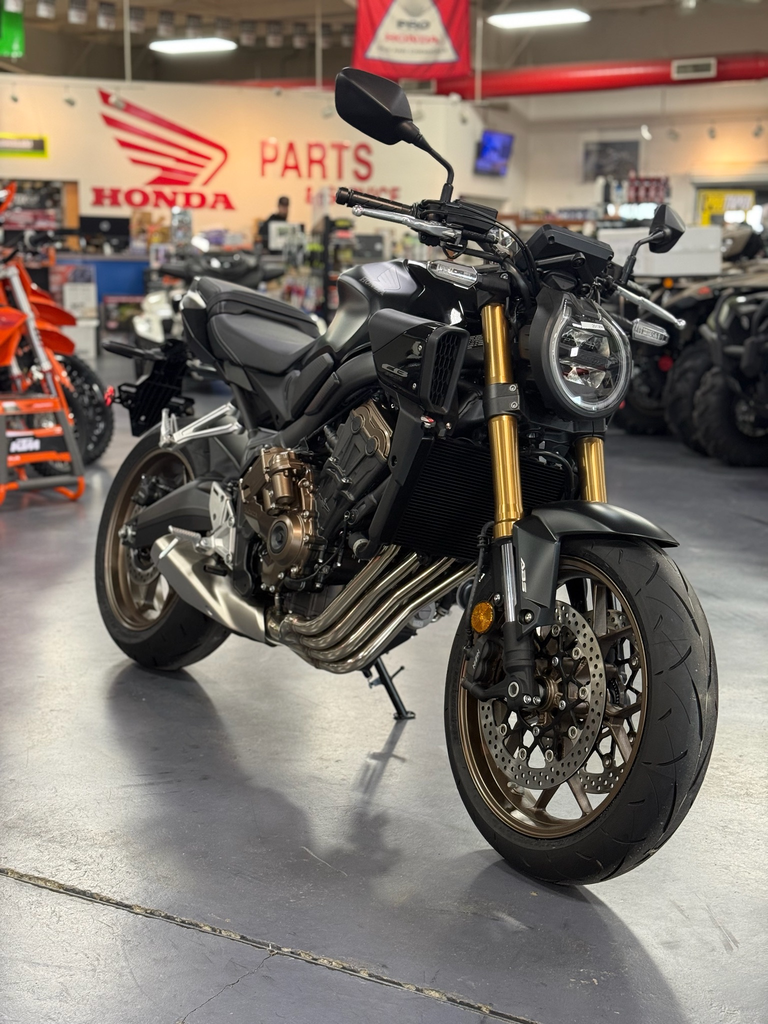 2026 Honda CB650R E-Clutch 3