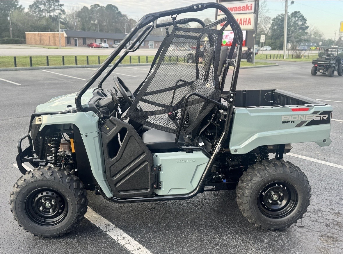 2026 Honda Pioneer 520 3