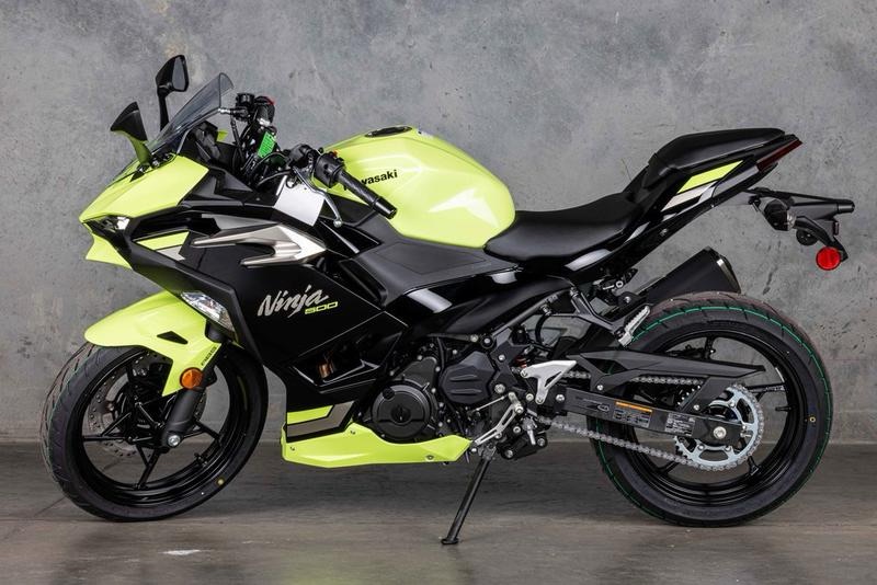 2026 Kawasaki Ninja® 500 ABS 3