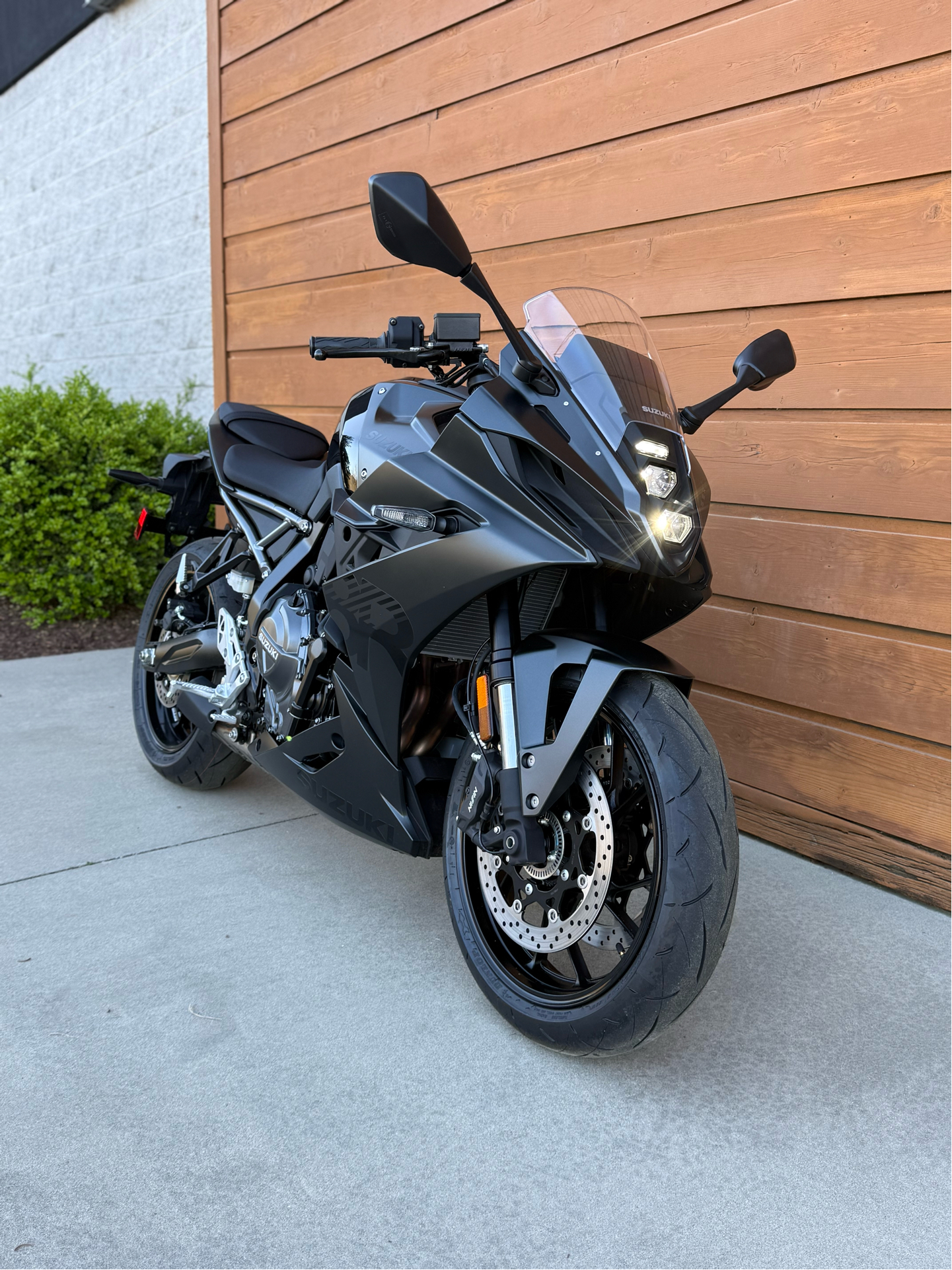 New 2025 Suzuki GSX-8R, Florence SC | Specs, Price, Photos