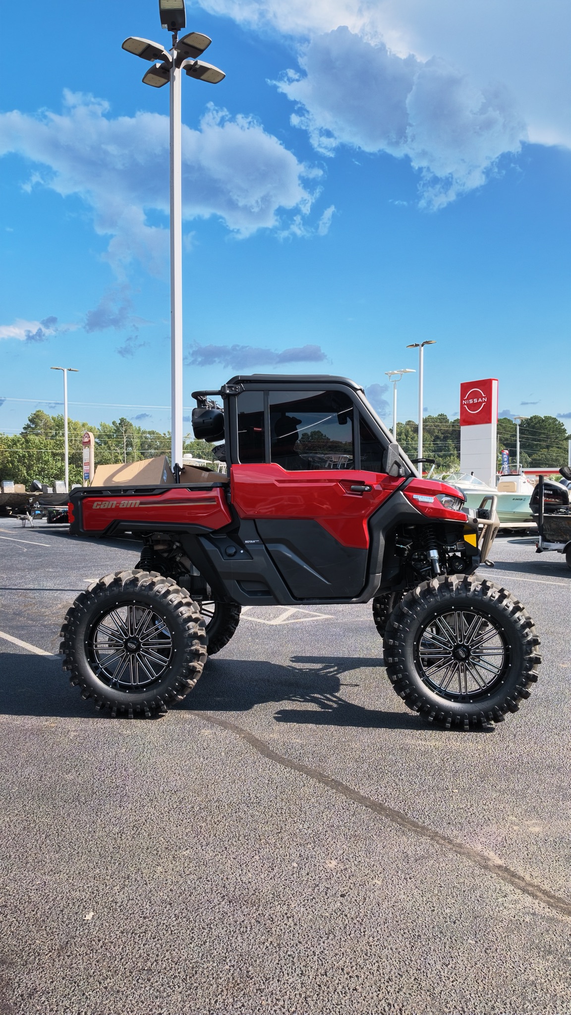 2025 Can-Am™ Defender Limited 1