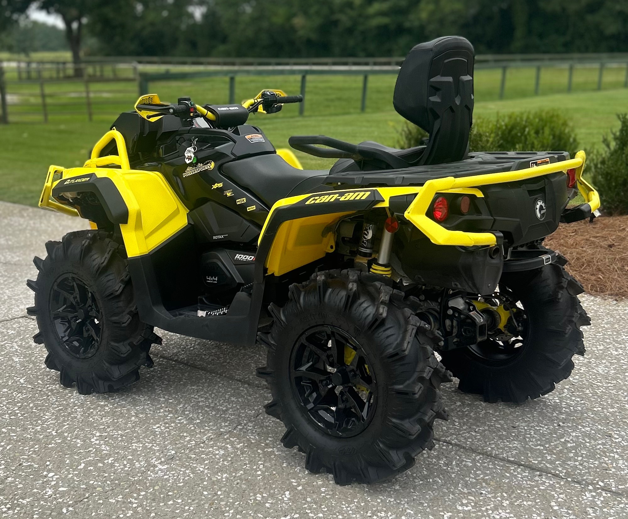 2019 Can-Am™ Outlander X mr 1000R 4