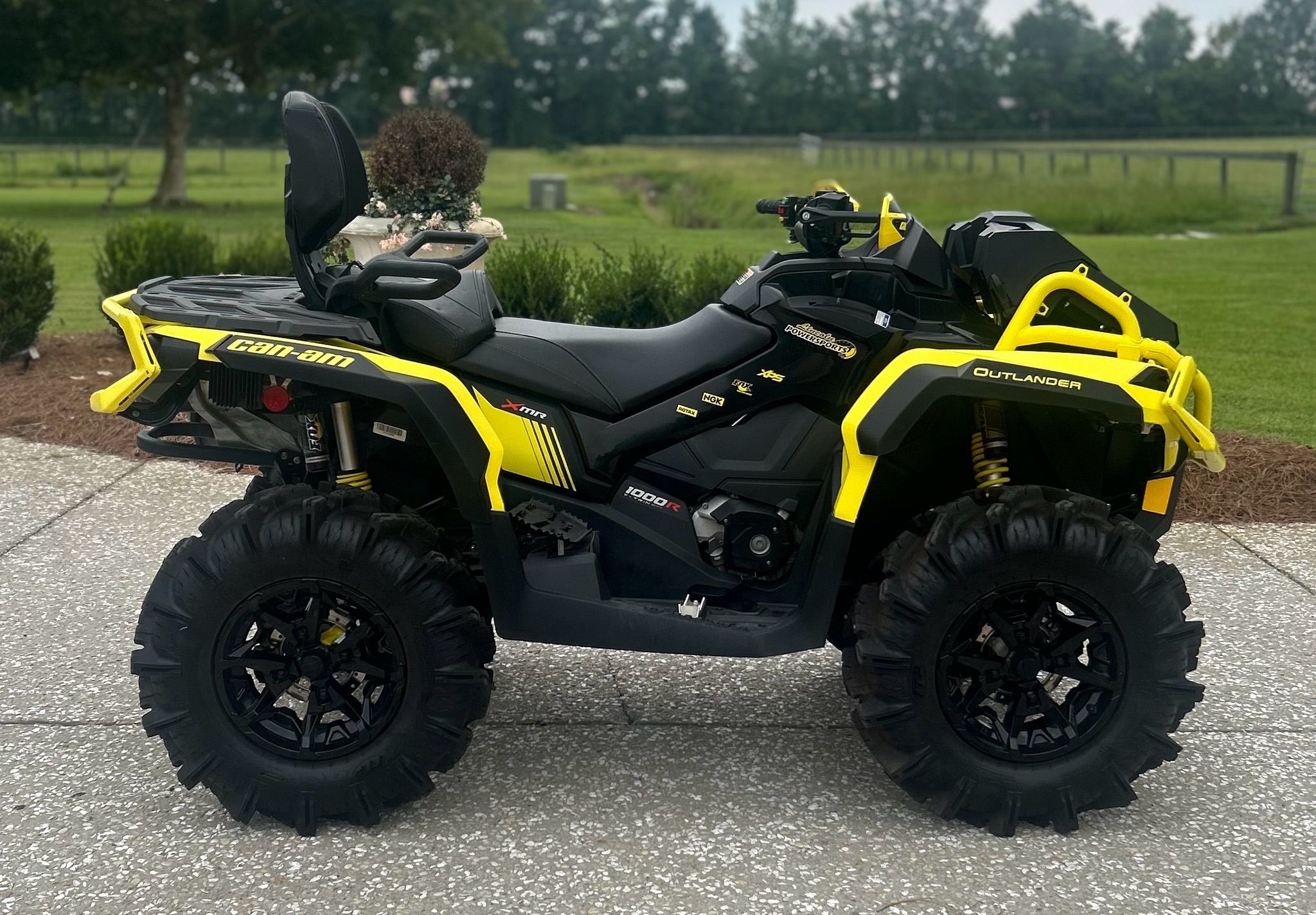 2019 Can-Am™ Outlander X mr 1000R 7