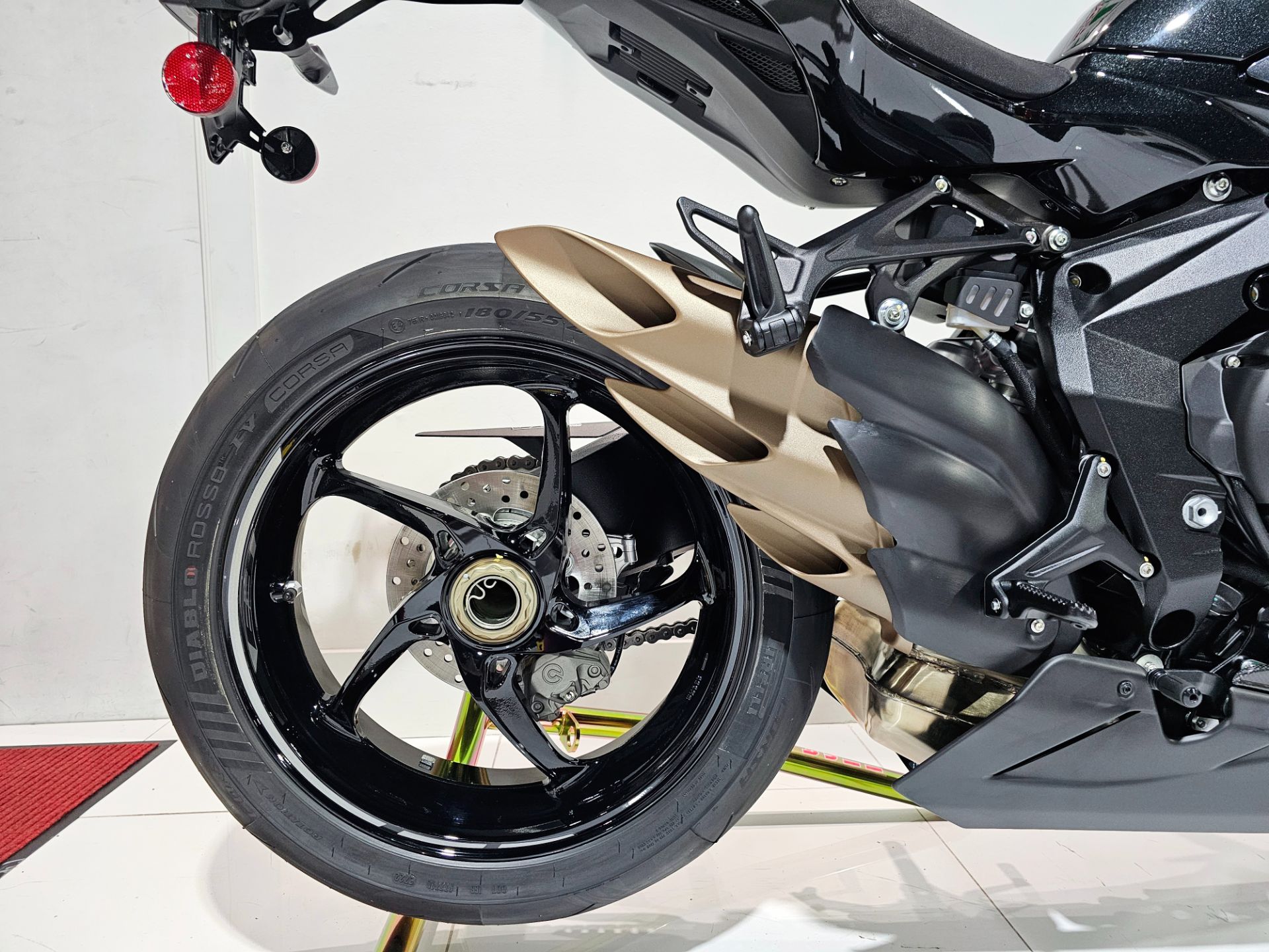 爆買い！ MV AGUSTA F3 リアホイール 550-17 Mvアグスタ F3