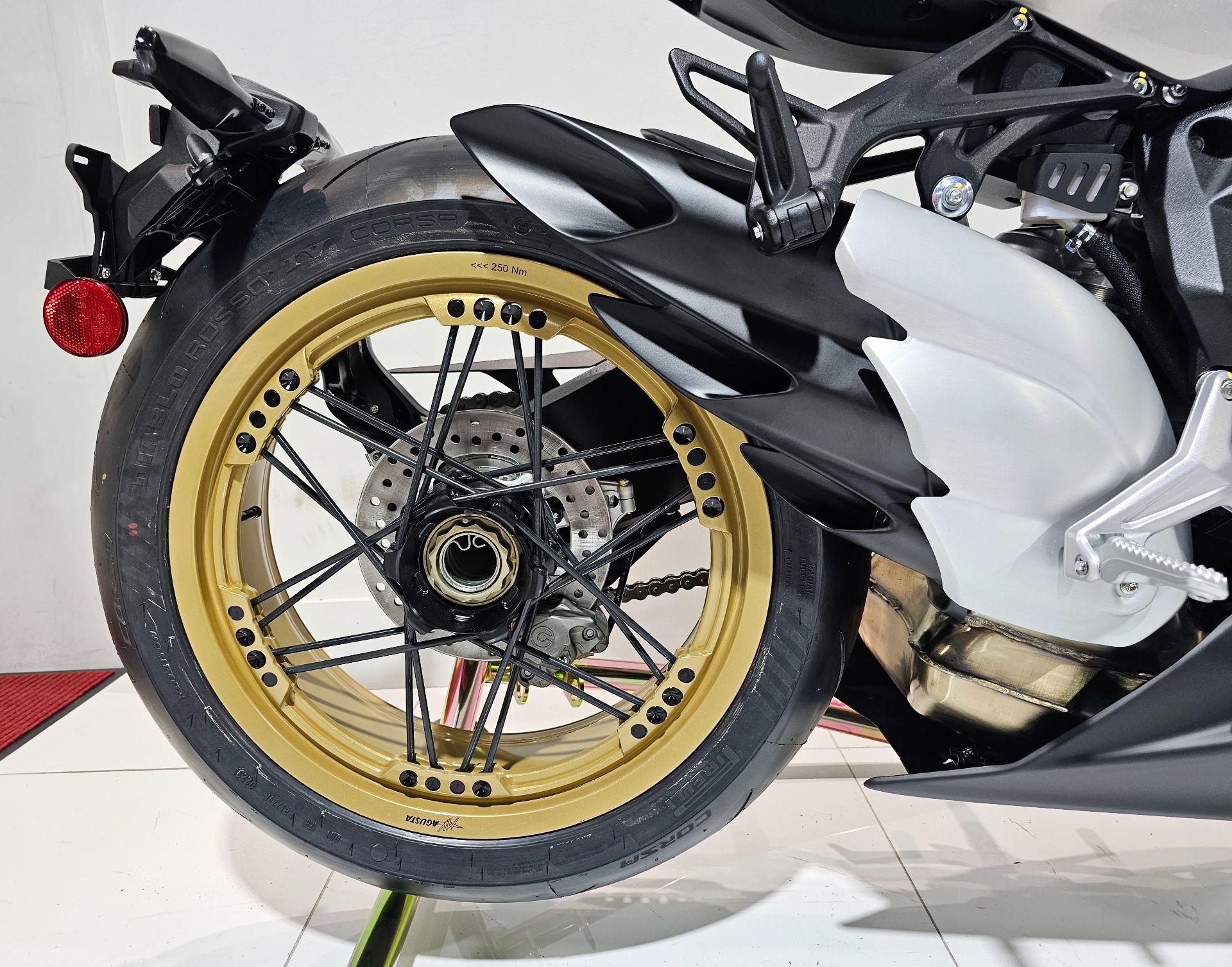 2023 MV Agusta Superveloce S 8