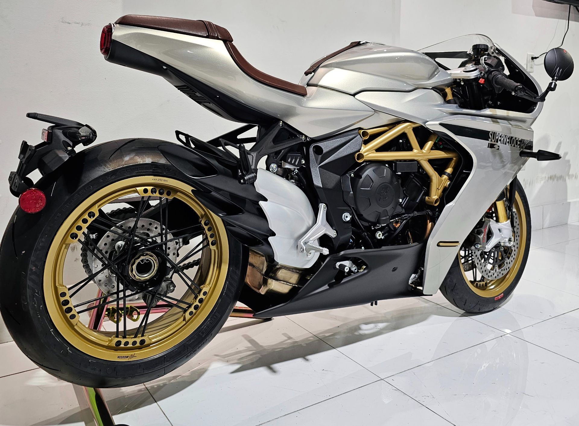 2023 MV Agusta Superveloce S 10