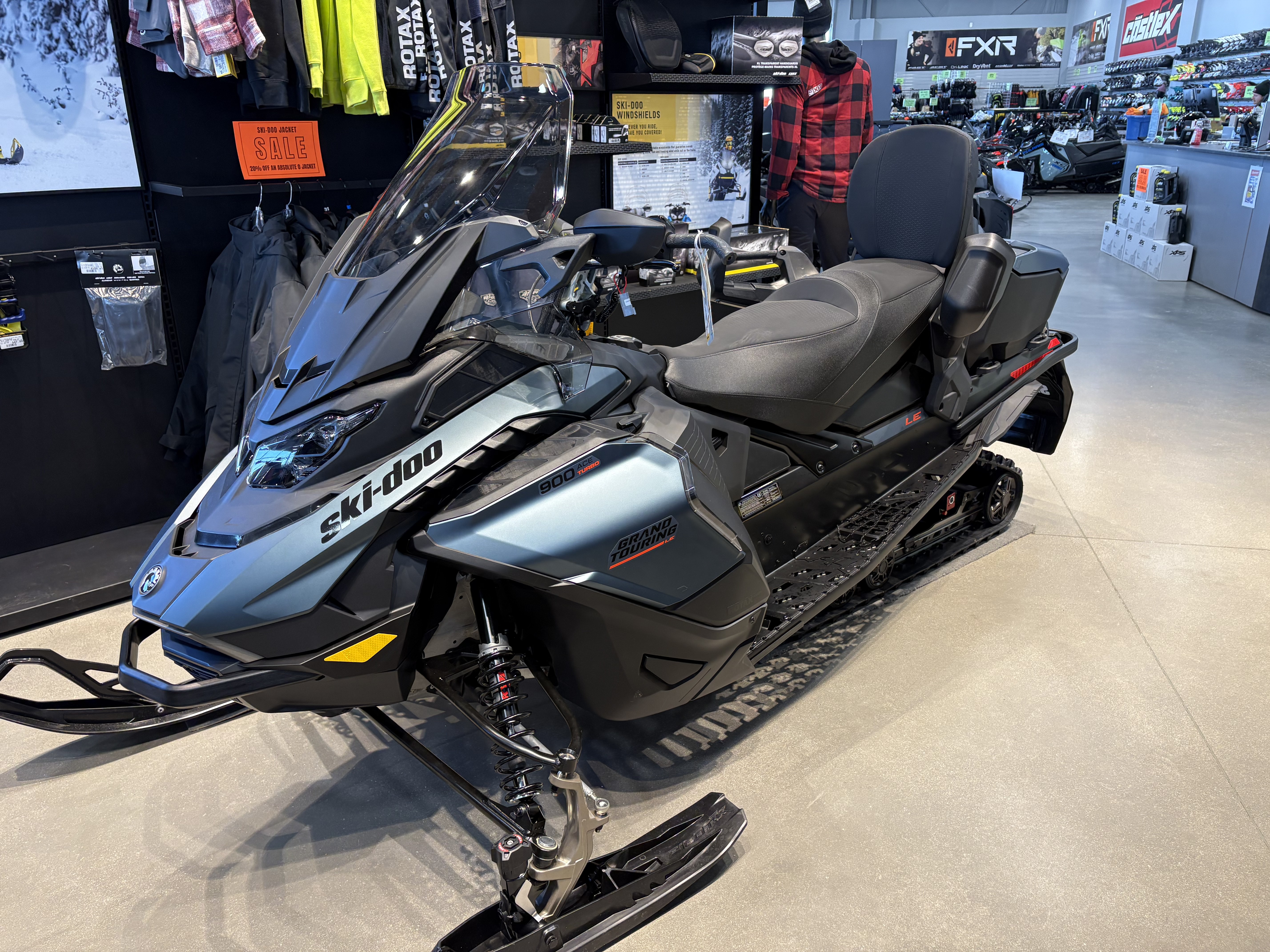 2026 Ski-Doo Grand Touring photo 3