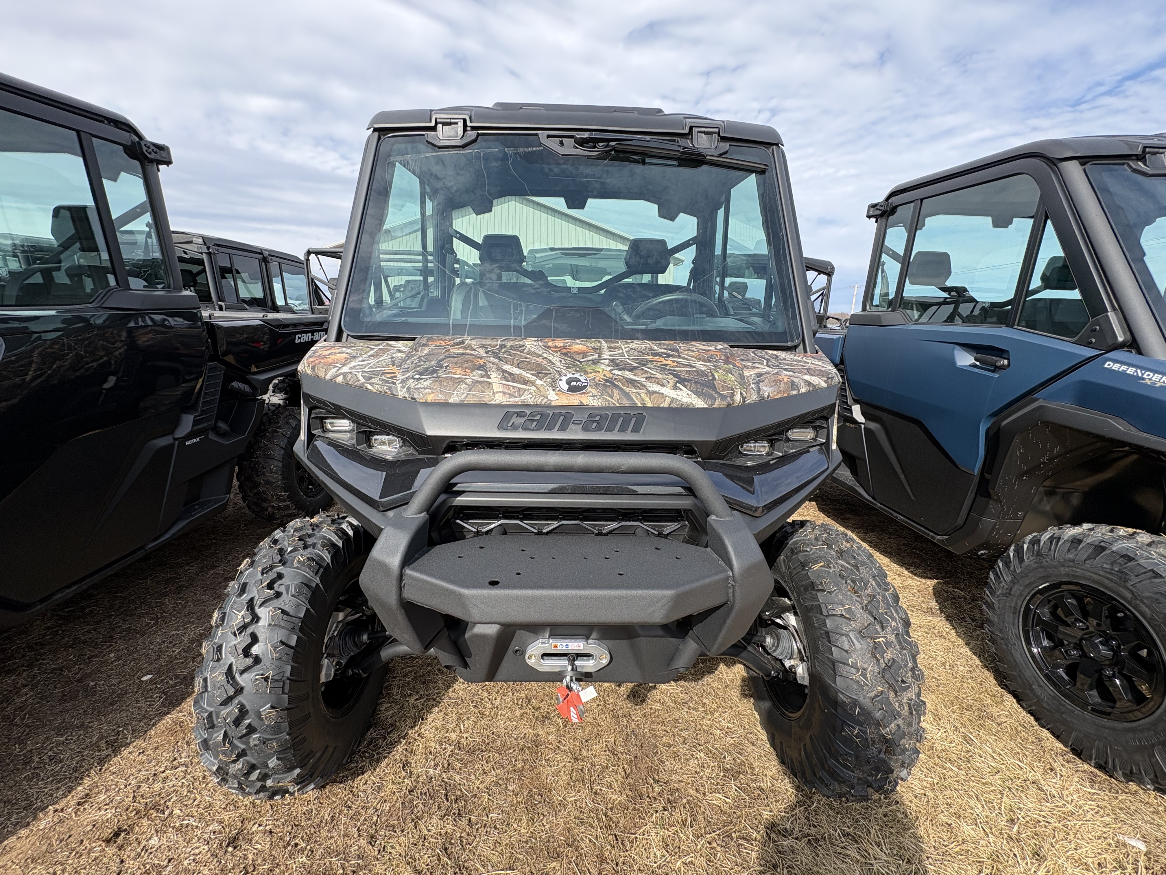 2026 Can-Am Defender XT CAB HD11