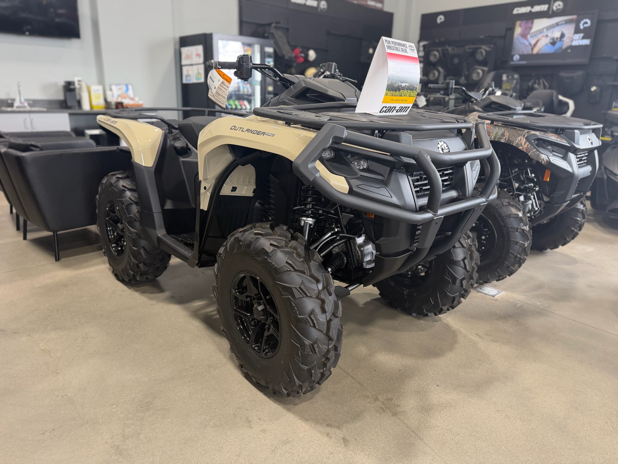 2026 Can-Am™ Outlander PRO XU HD7 1
