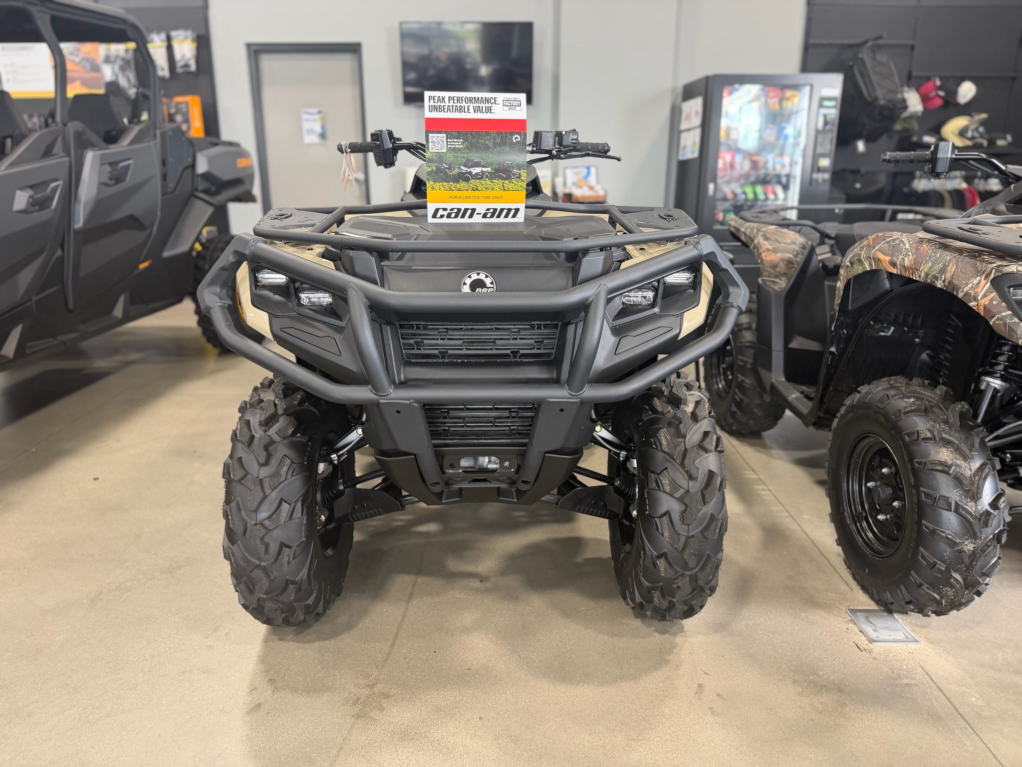 2026 Can-Am™ Outlander PRO XU HD7 4