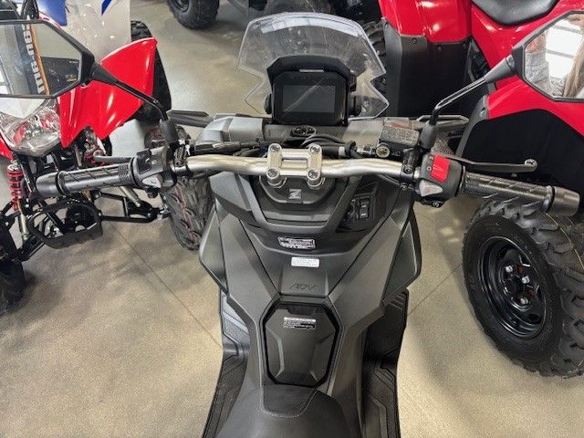 2025 Honda ADV160 4