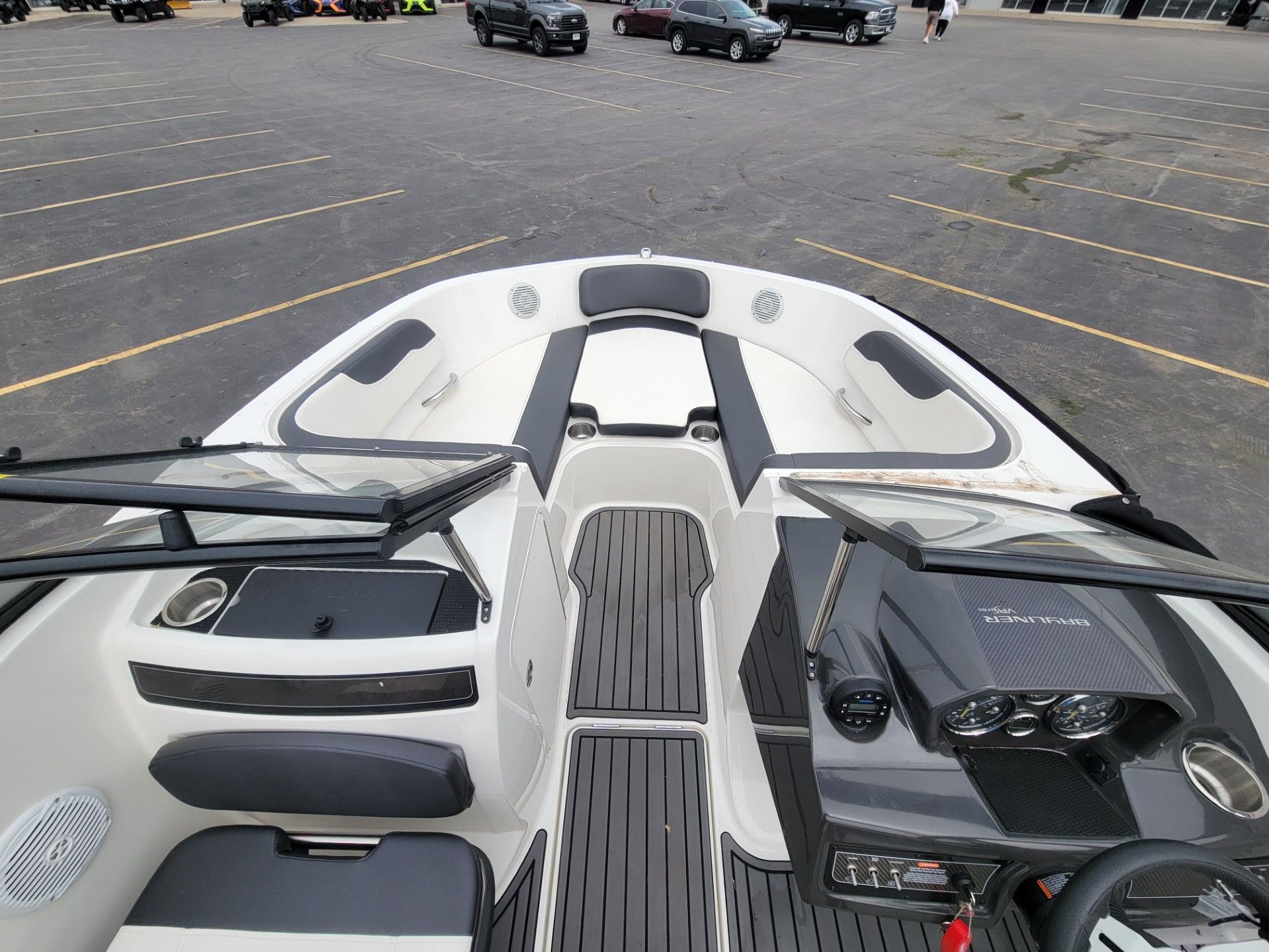 2020 Bayliner VR5 Bowrider I/O in Kaukauna, Wisconsin - Photo 11