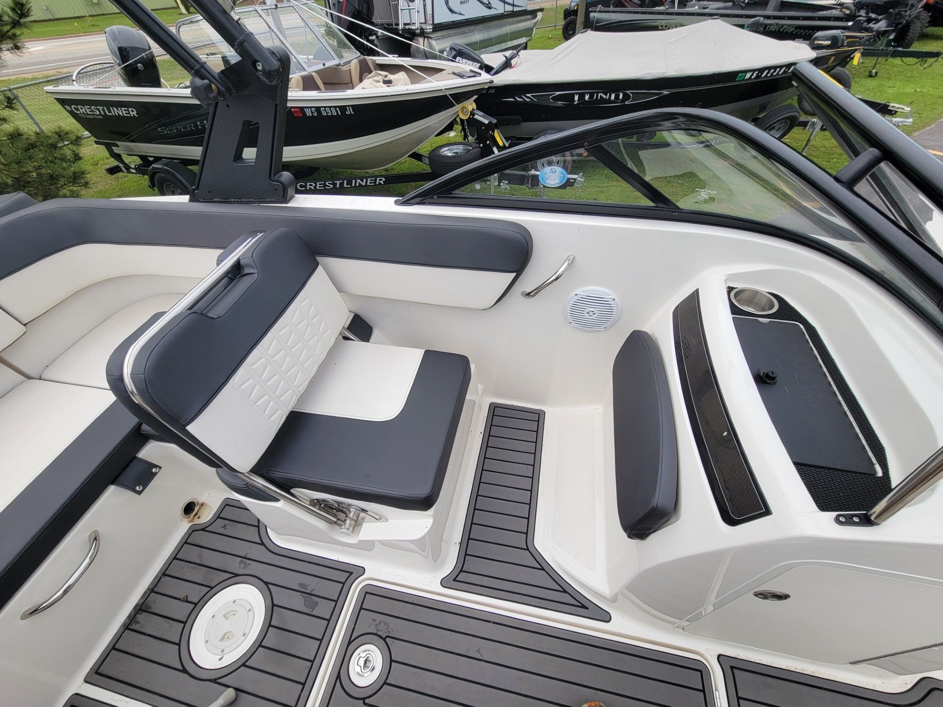 2020 Bayliner VR5 Bowrider I/O in Kaukauna, Wisconsin - Photo 16