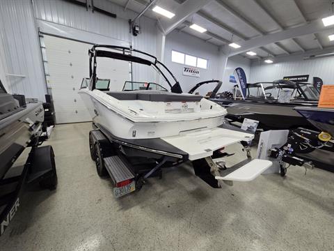 2023 Cobalt CS23 in Kaukauna, Wisconsin - Photo 9