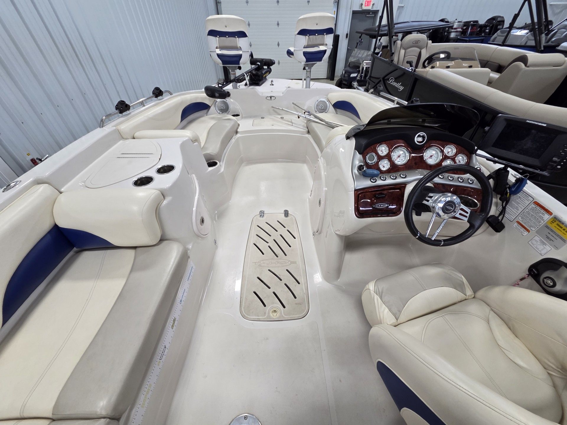 2010 Tahoe 215 Xi in Kaukauna, Wisconsin - Photo 16