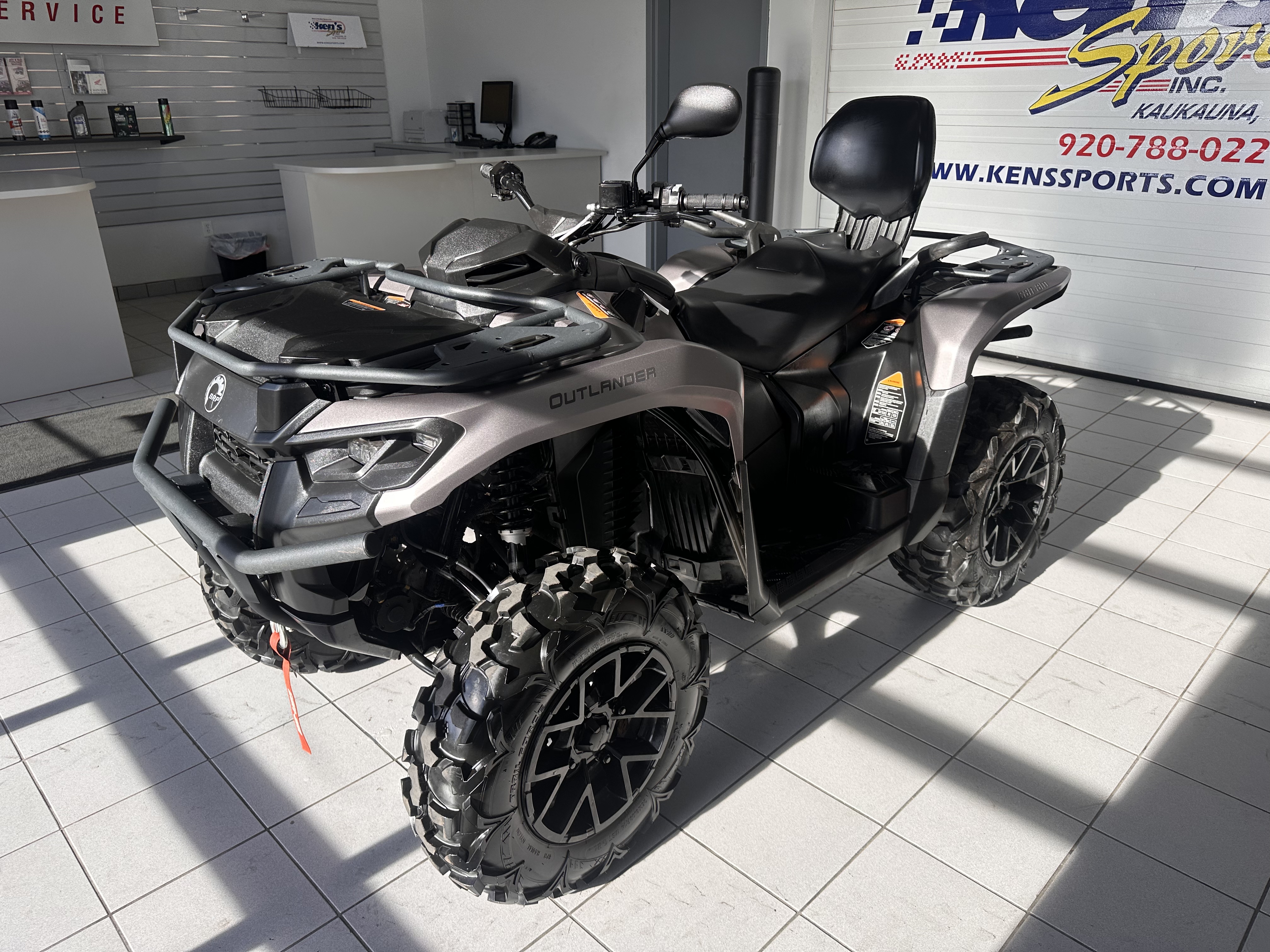 2024 Can-Am Outlander MAX XT 700 in Kaukauna, Wisconsin - Photo 2