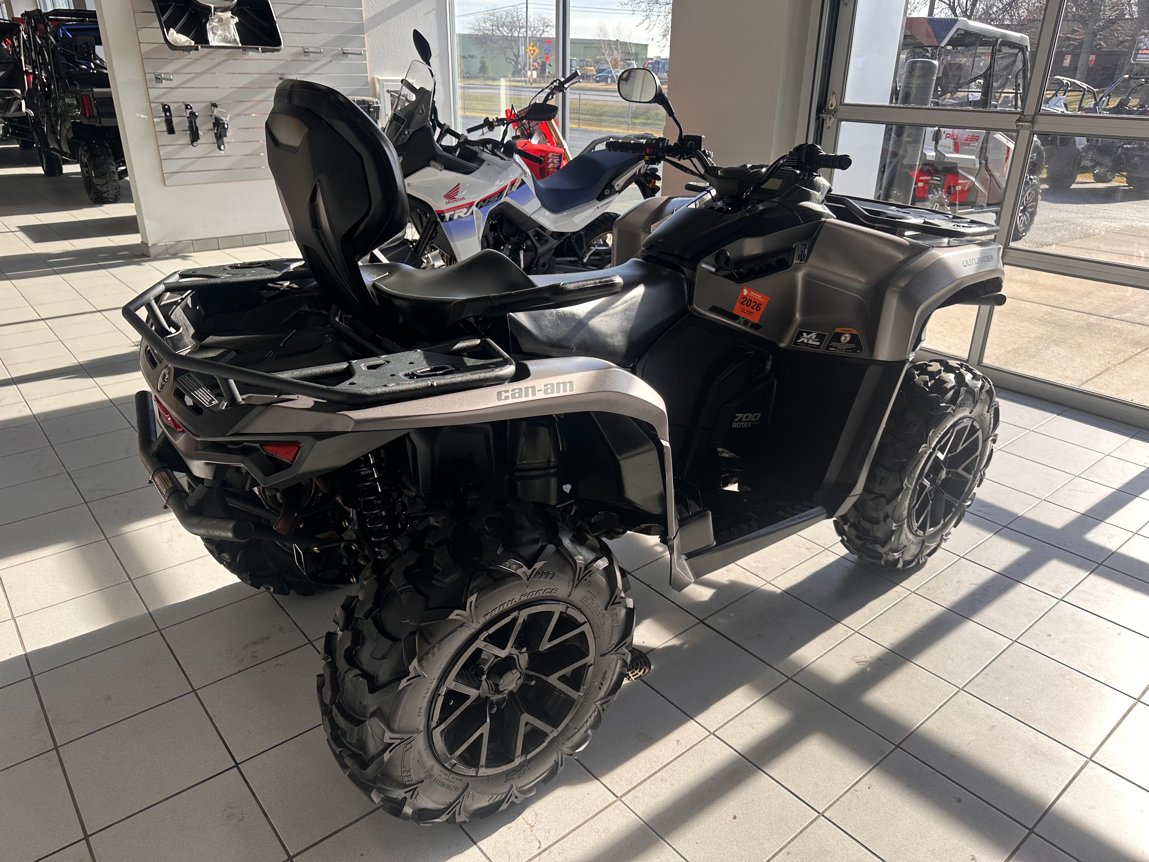 2024 Can-Am Outlander MAX XT 700 in Kaukauna, Wisconsin - Photo 4