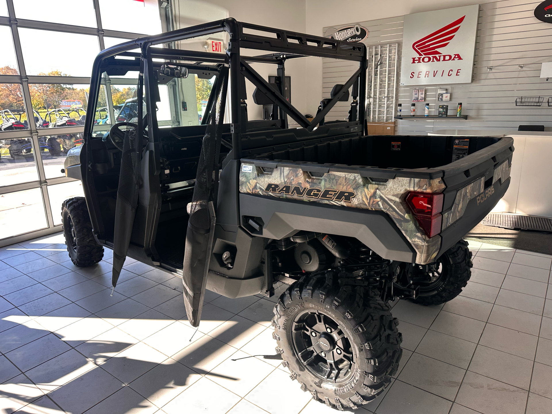 2023 Polaris Ranger Crew XP 1000 Premium in Kaukauna, Wisconsin - Photo 3