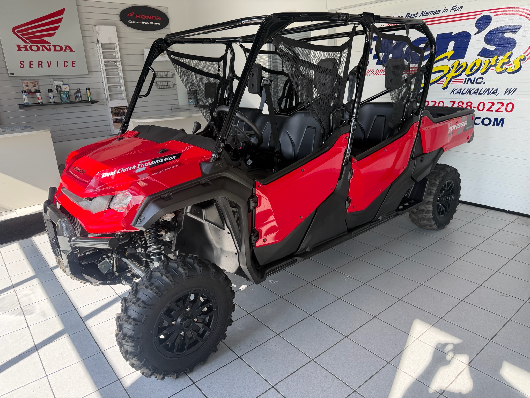 2024 Honda Pioneer 1000-6 Deluxe Crew 4