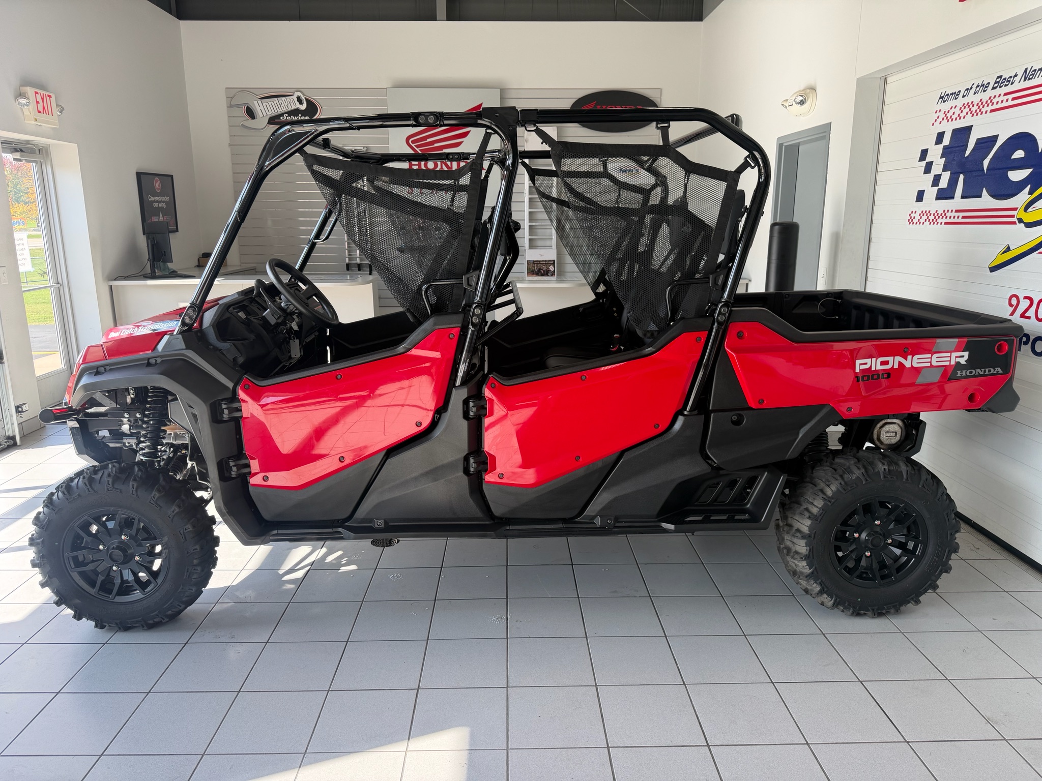 2024 Honda Pioneer 1000-6 Deluxe Crew 5