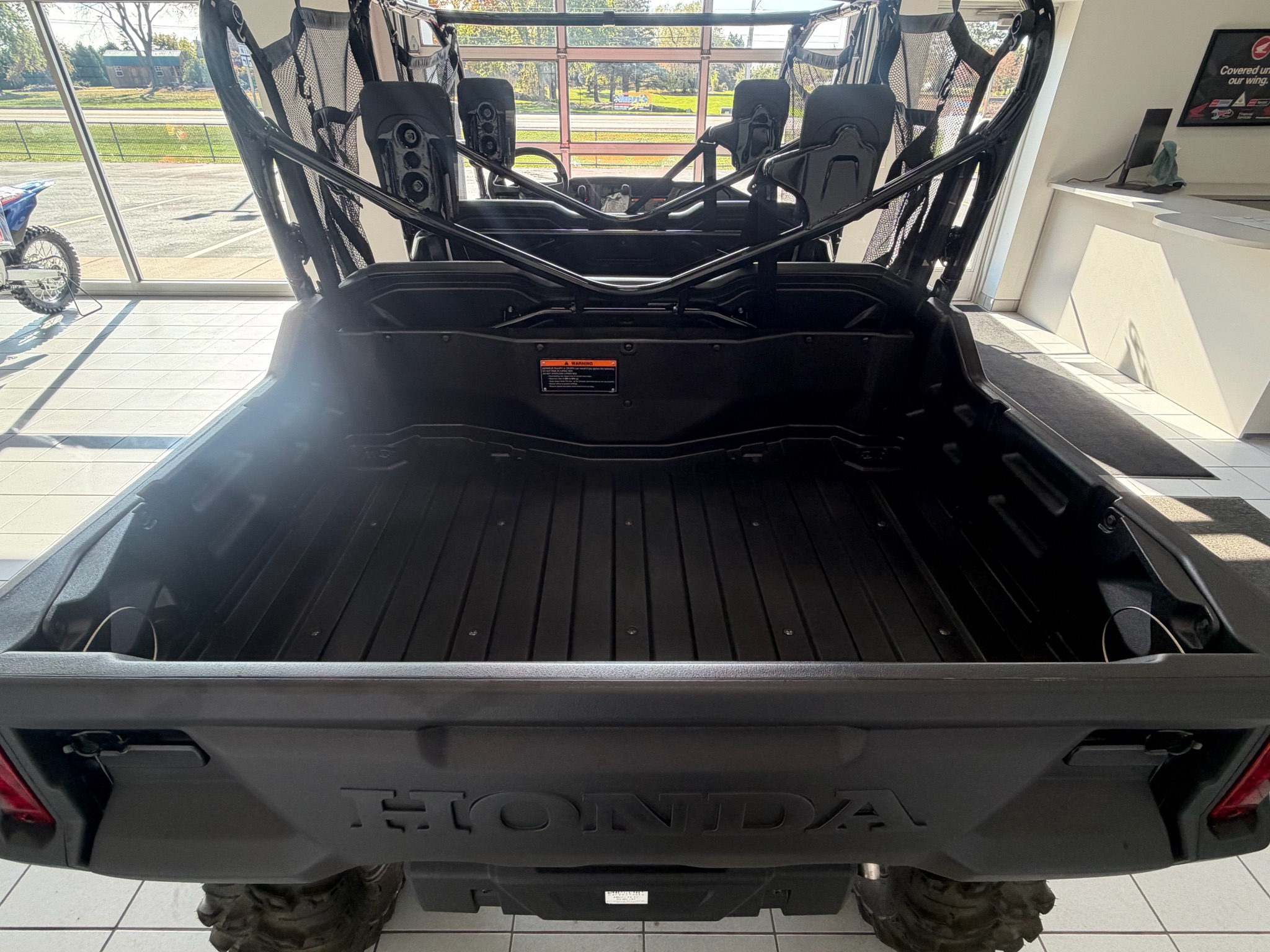 2024 Honda Pioneer 1000-6 Deluxe Crew 11