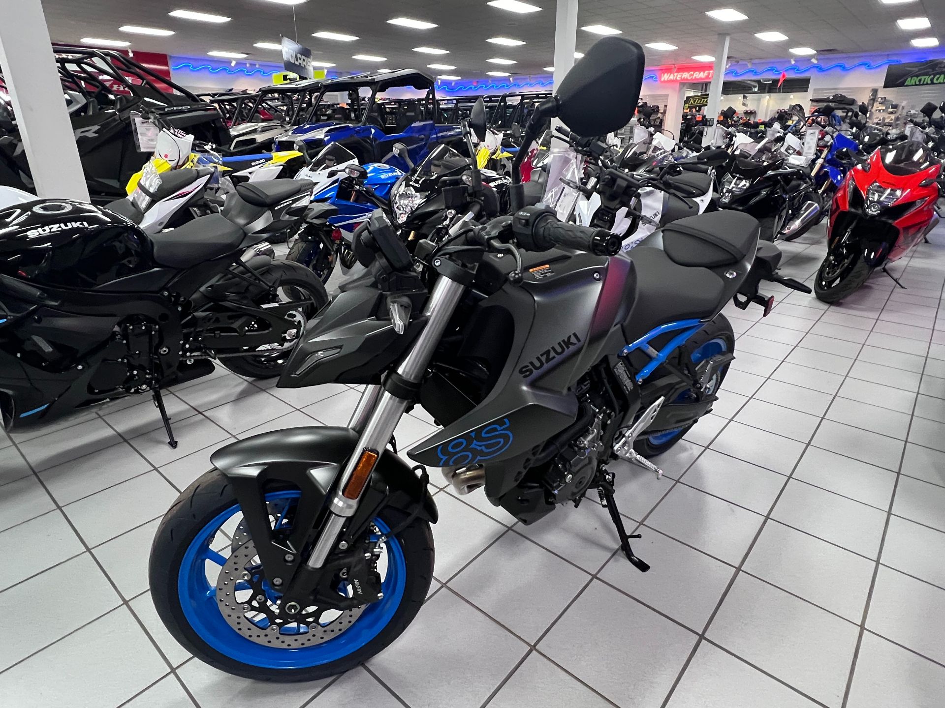 2024 Suzuki GSX-8S in Kaukauna, Wisconsin - Photo 2