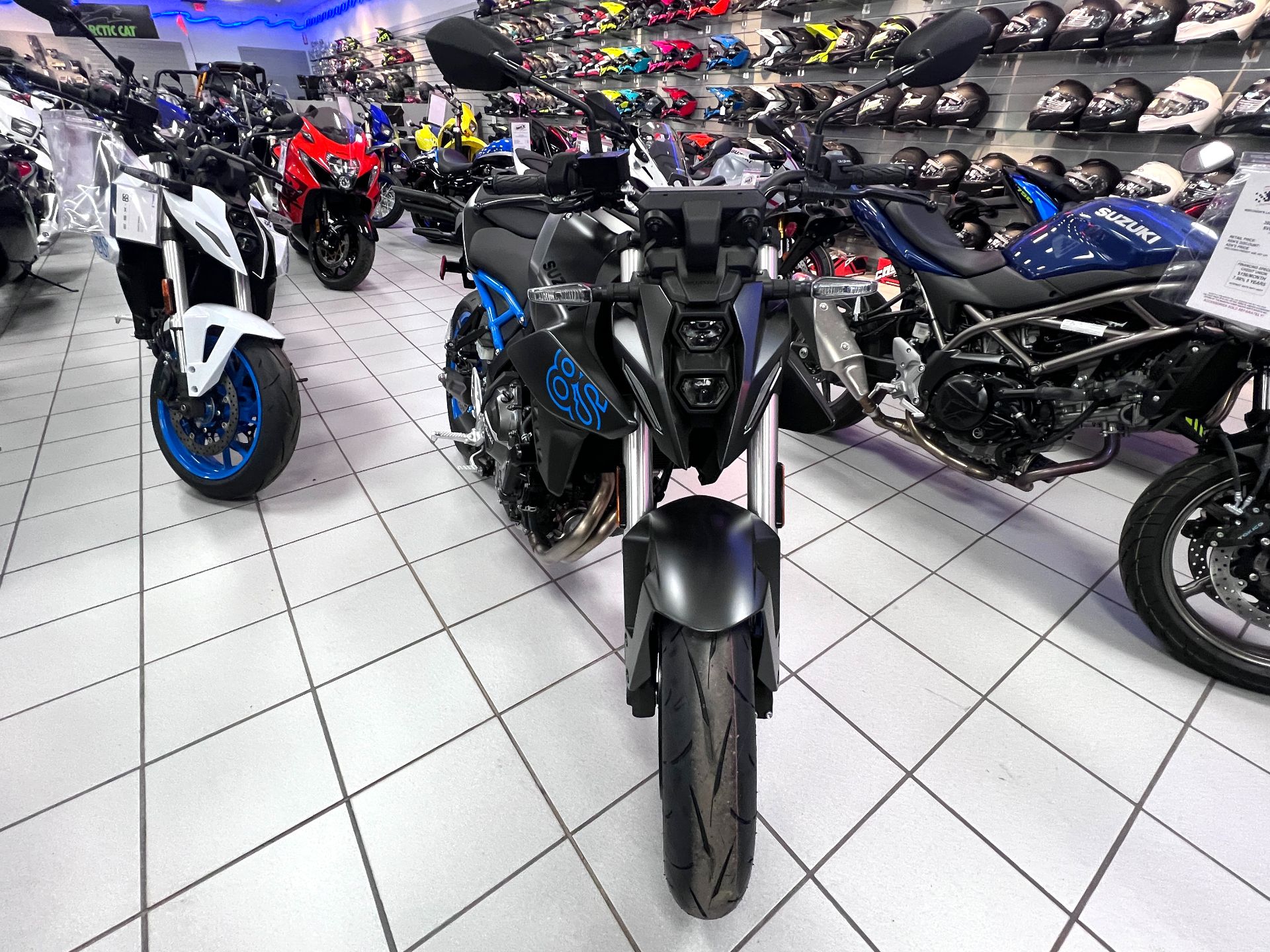 2024 Suzuki GSX-8S in Kaukauna, Wisconsin - Photo 3