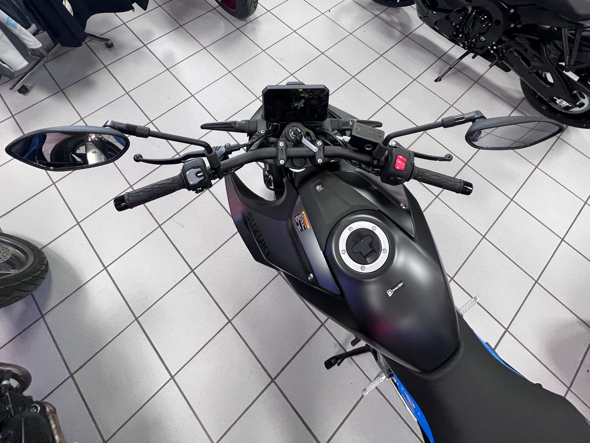 2024 Suzuki GSX-8S in Kaukauna, Wisconsin - Photo 6