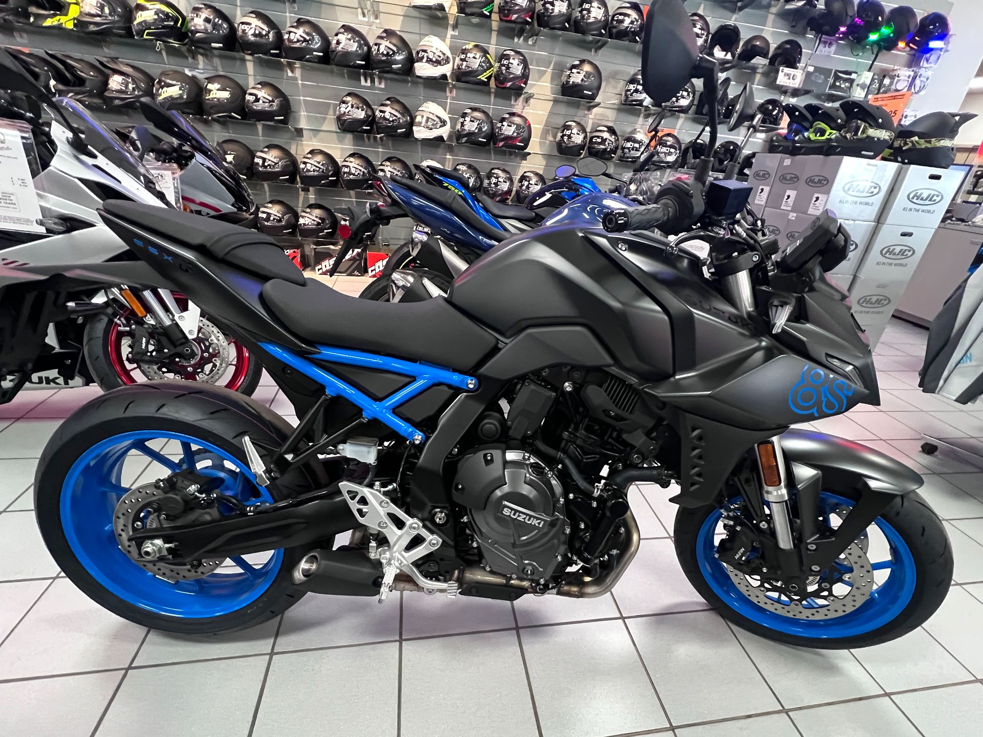 2024 Suzuki GSX-8S in Kaukauna, Wisconsin - Photo 8