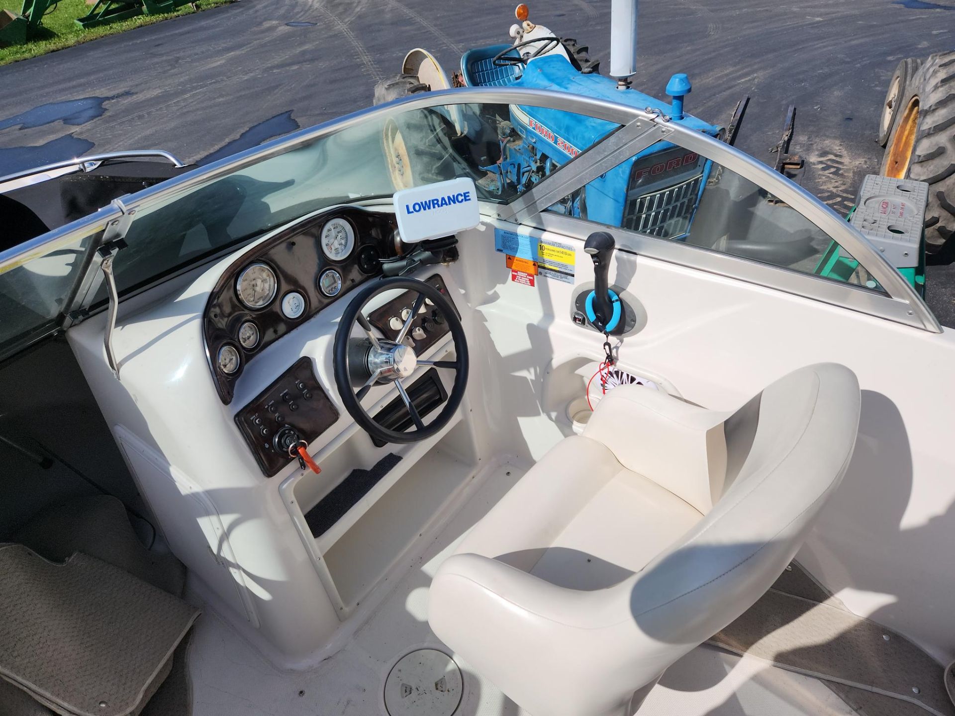 2002 Hurricane SunDeck 187 OB in Kaukauna, Wisconsin - Photo 14