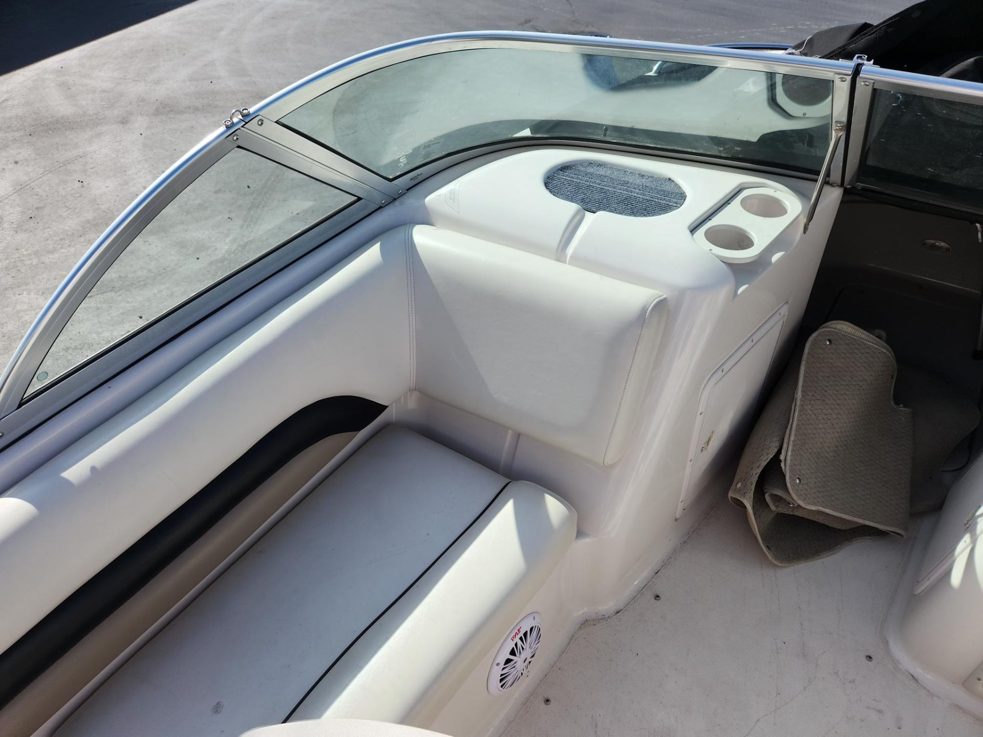 2002 Hurricane SunDeck 187 OB in Kaukauna, Wisconsin - Photo 17