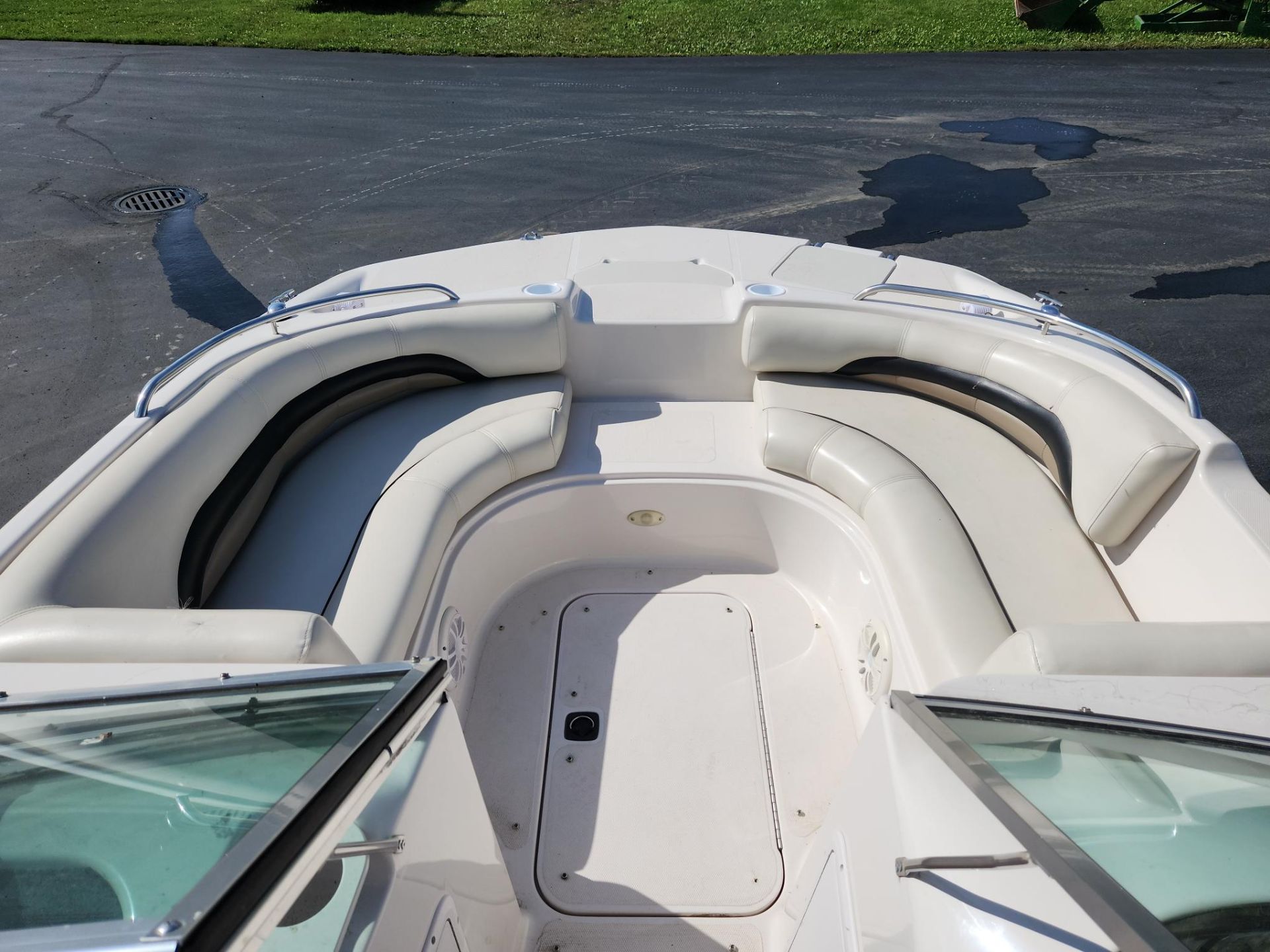 2002 Hurricane SunDeck 187 OB in Kaukauna, Wisconsin - Photo 7