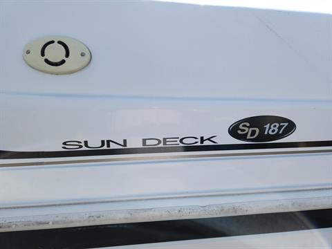 2002 Hurricane SunDeck 187 OB in Kaukauna, Wisconsin - Photo 5